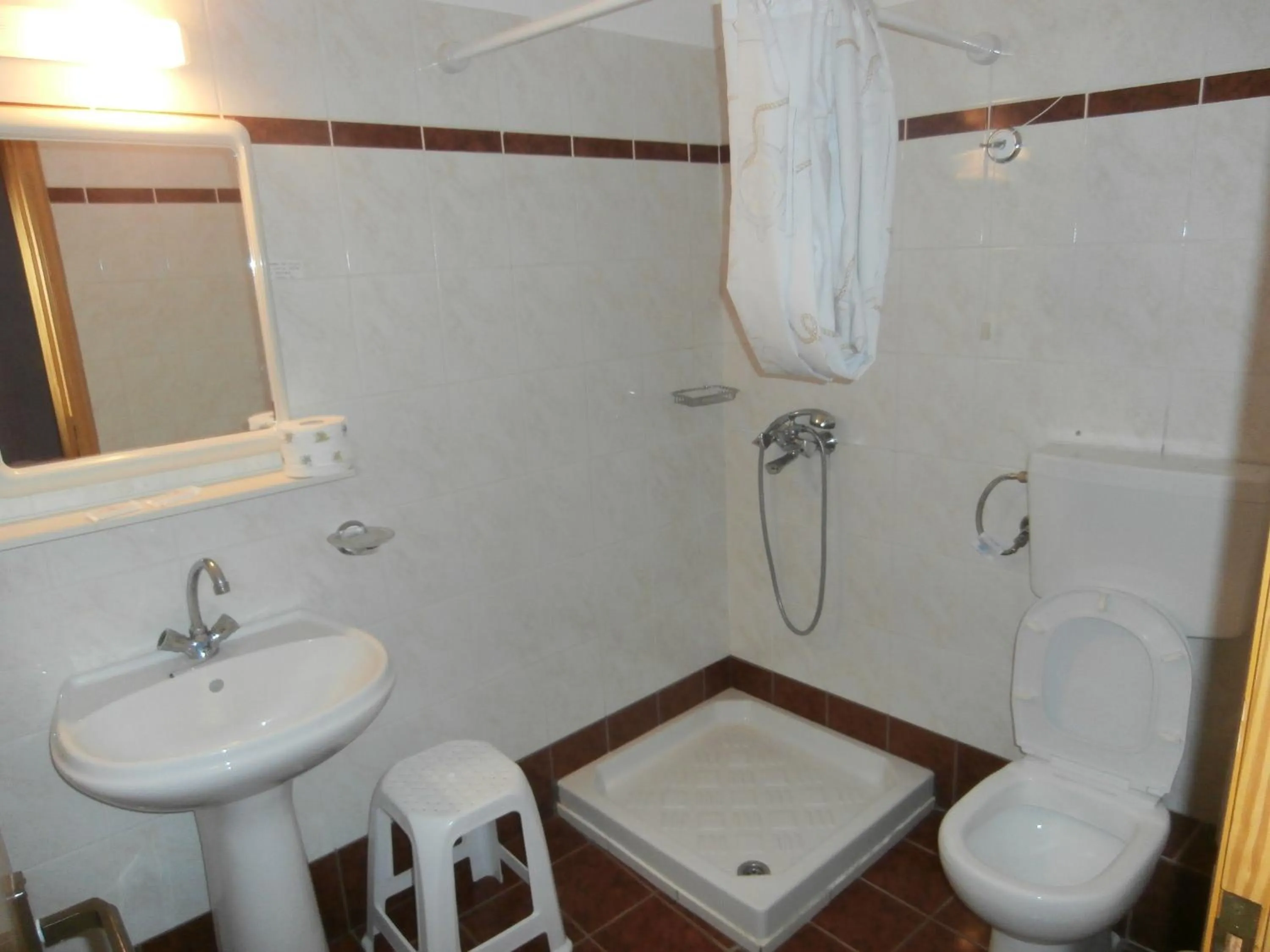 Bathroom in Haravgi Hotel