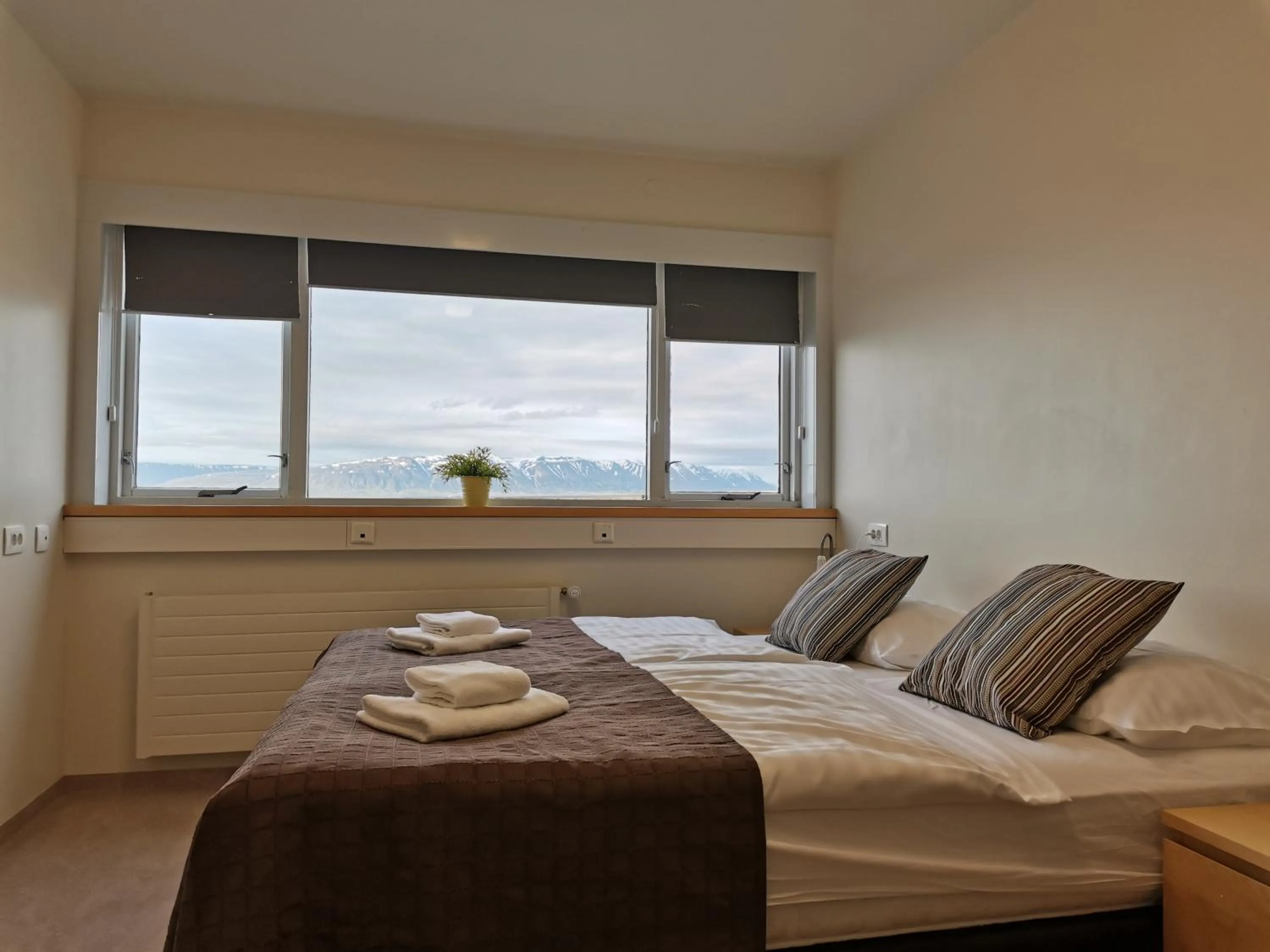 Bedroom, Bed in Hotel Mikligardur