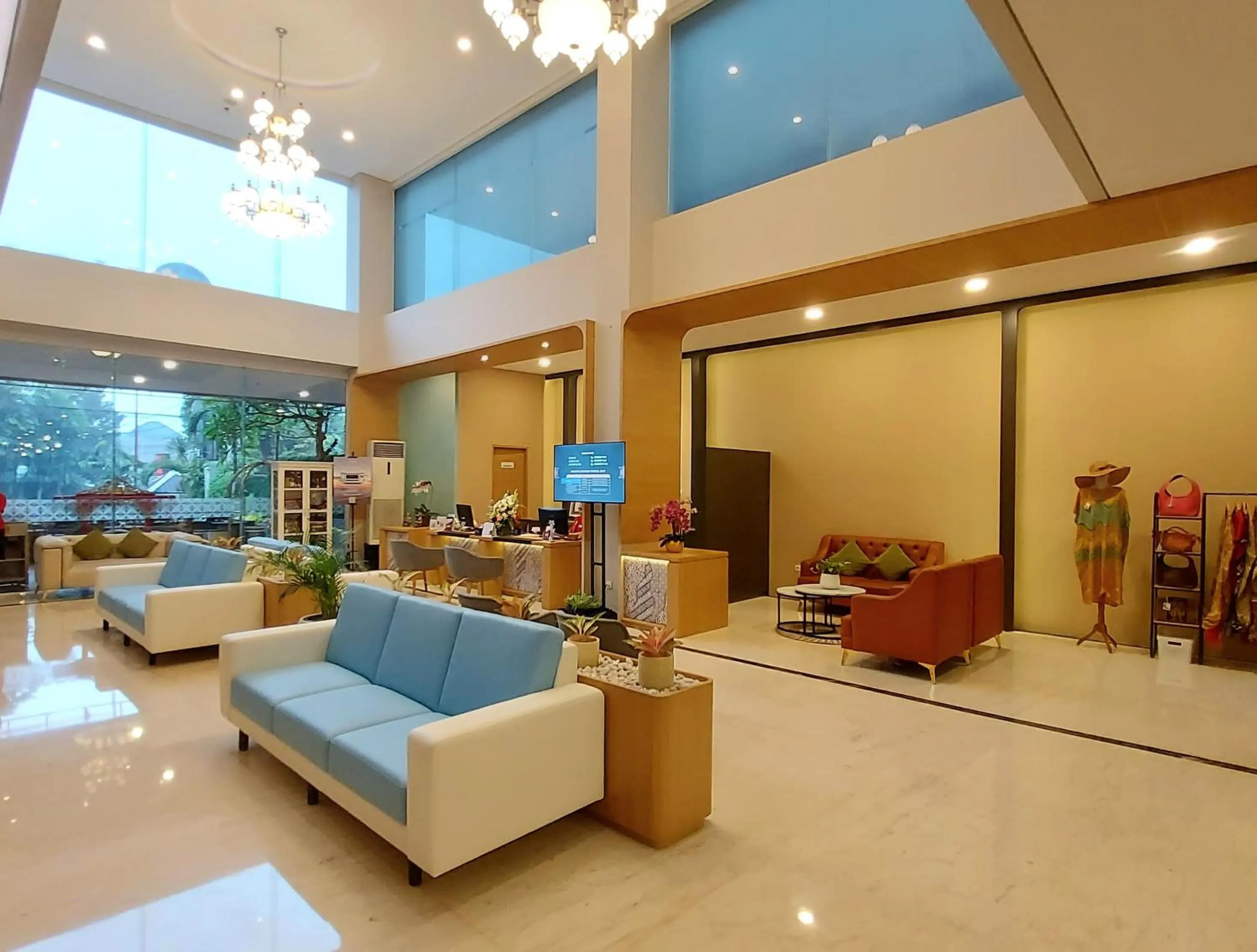 Lobby or reception in Horison Emerald Timoho Yogyakarta