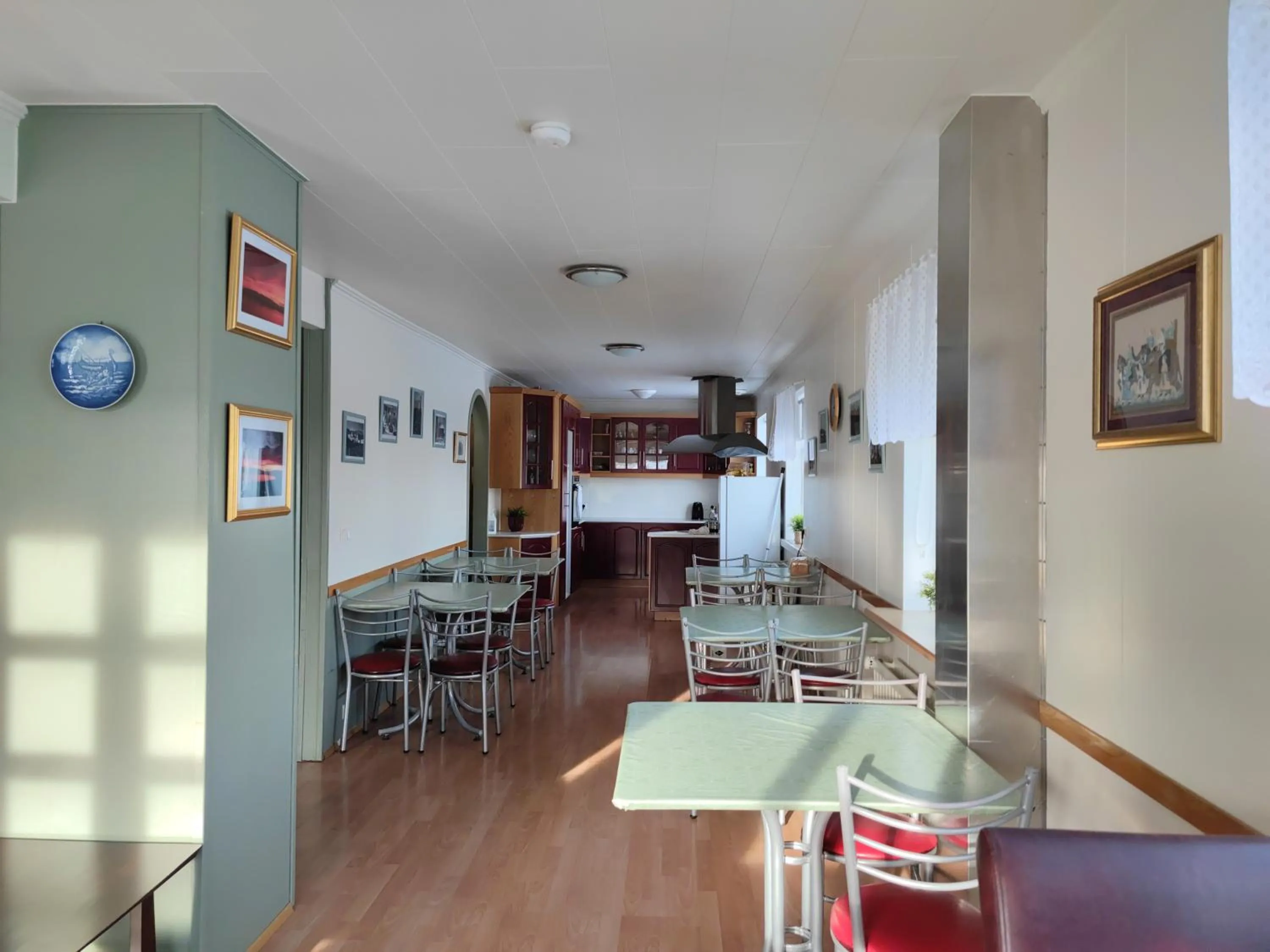 Communal kitchen in 550 Guesthouse