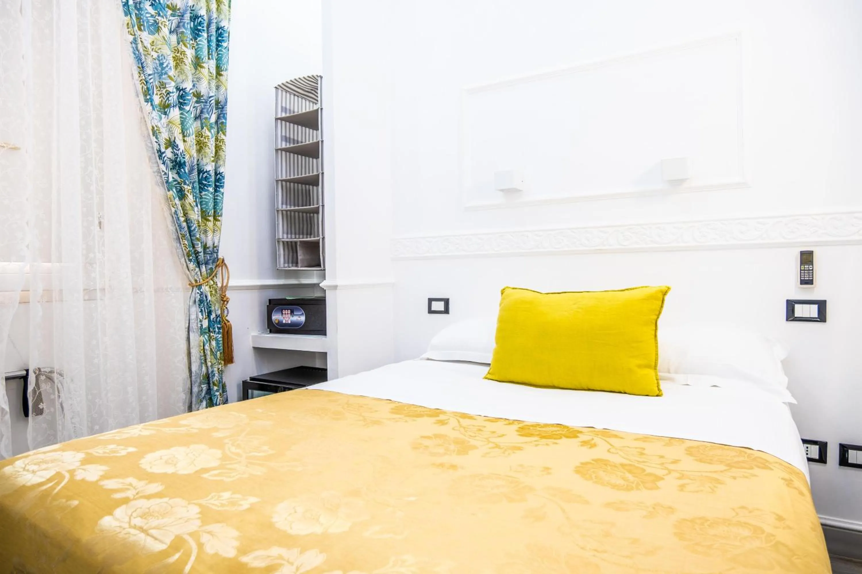 Photo of the whole room, Bed in Locanda Parlamento