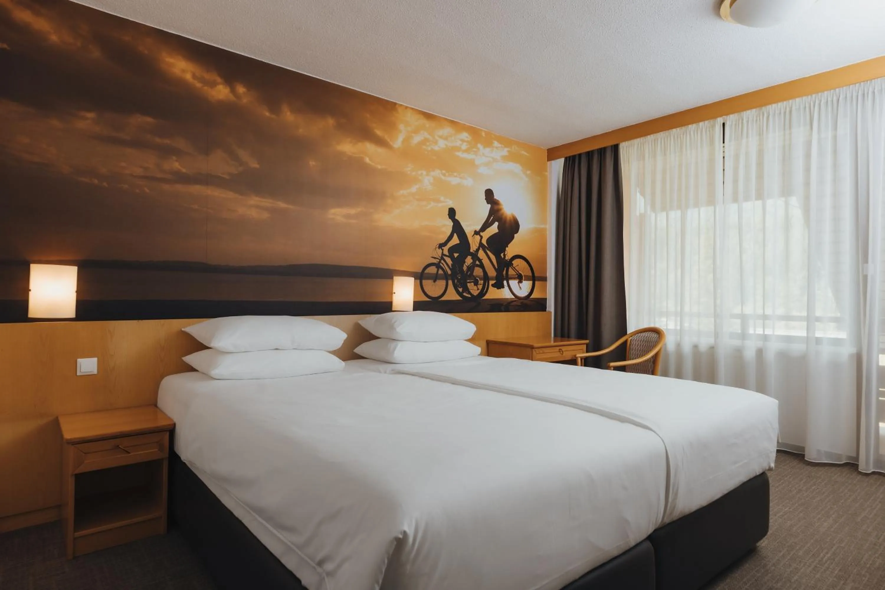 Bedroom, Bed in Hotel Kompas