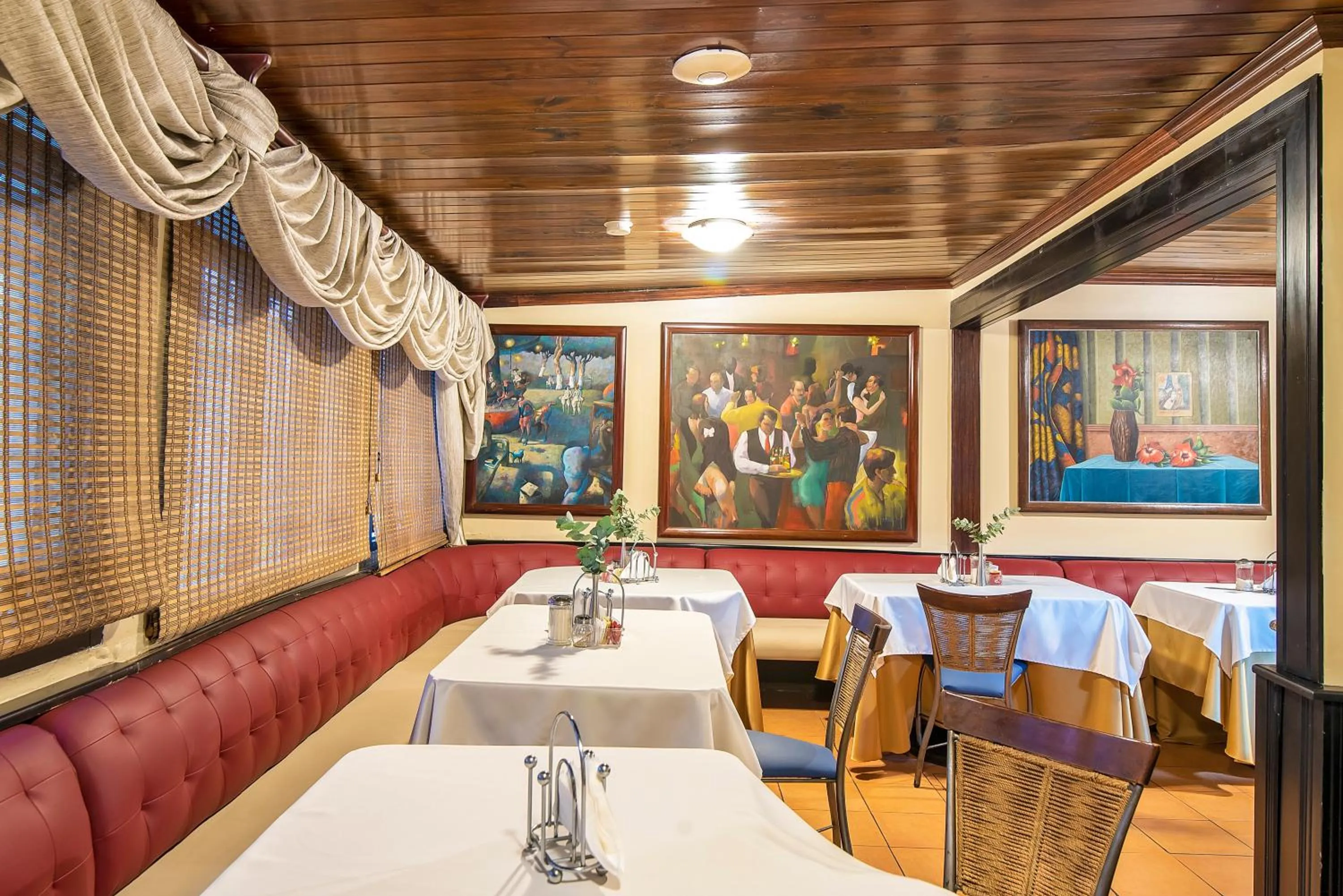 Restaurant/places to eat in Hotel Casa Roland San Jose