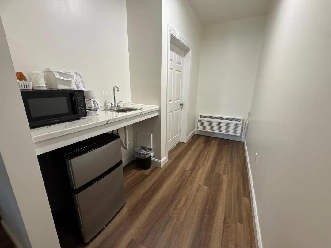Kitchen or kitchenette in Studio Motel of Lake George
