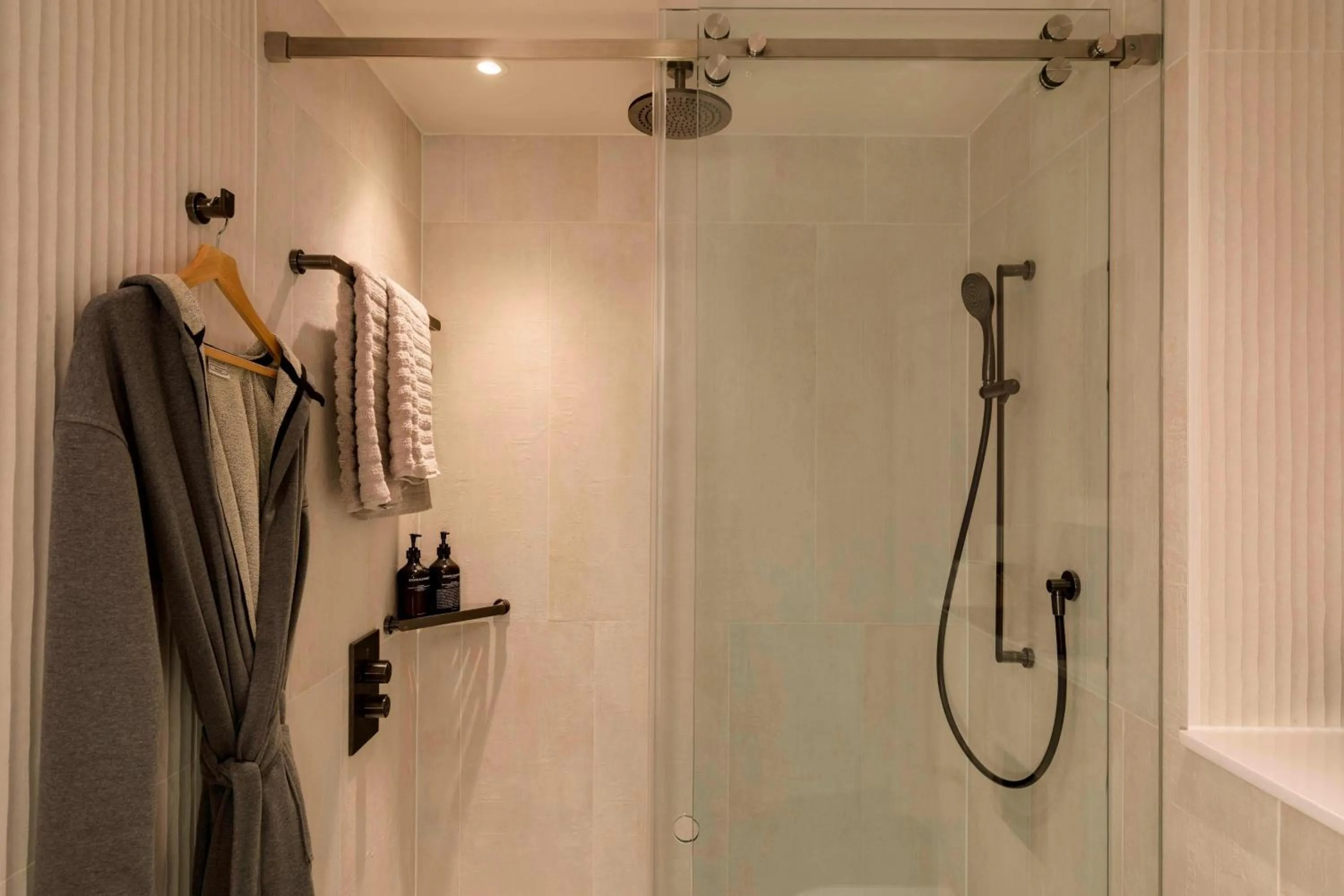 Bathroom in Bankside Hotel, Autograph Collection