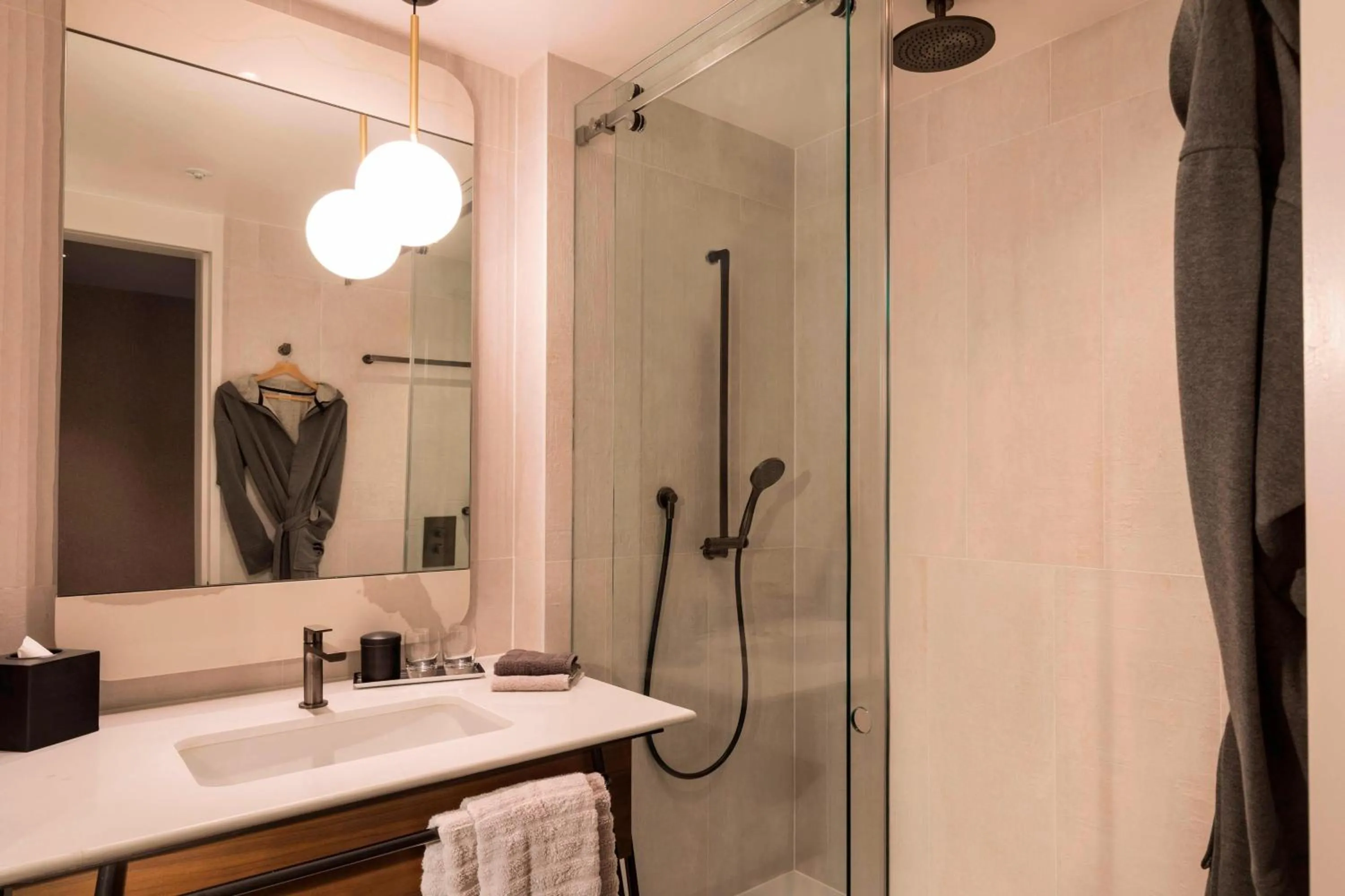 Bathroom in Bankside Hotel, Autograph Collection