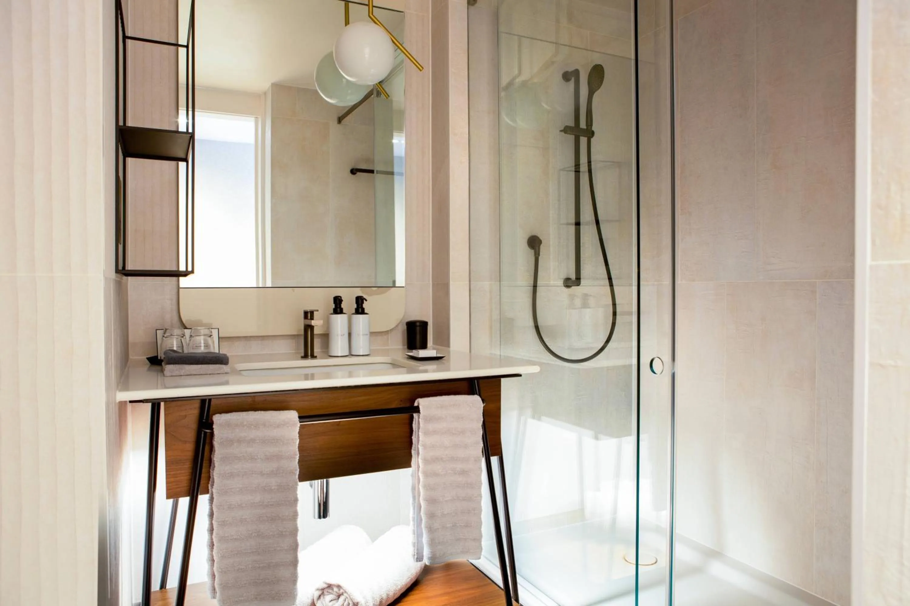 Bathroom in Bankside Hotel, Autograph Collection