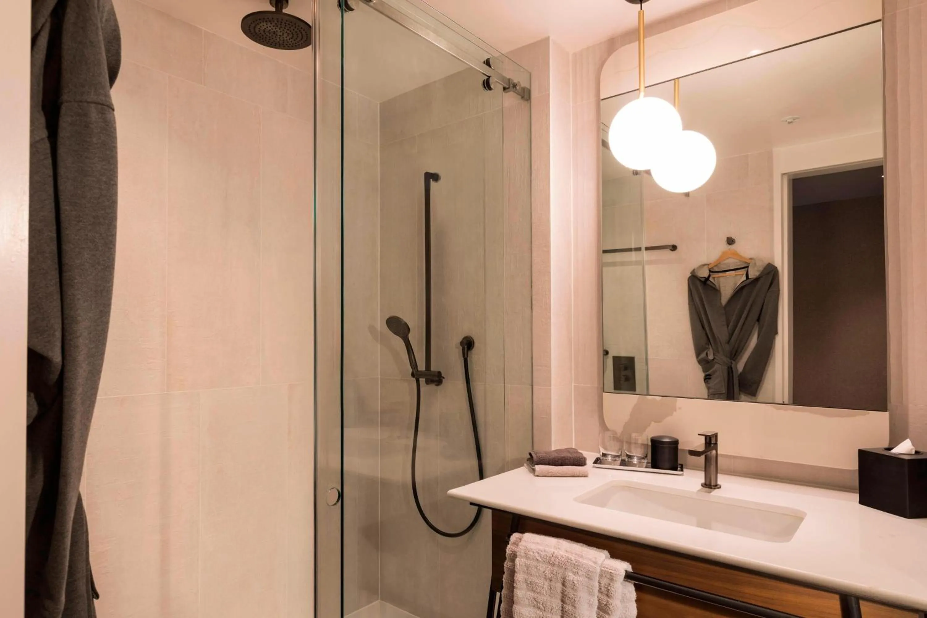 Bathroom in Bankside Hotel, Autograph Collection