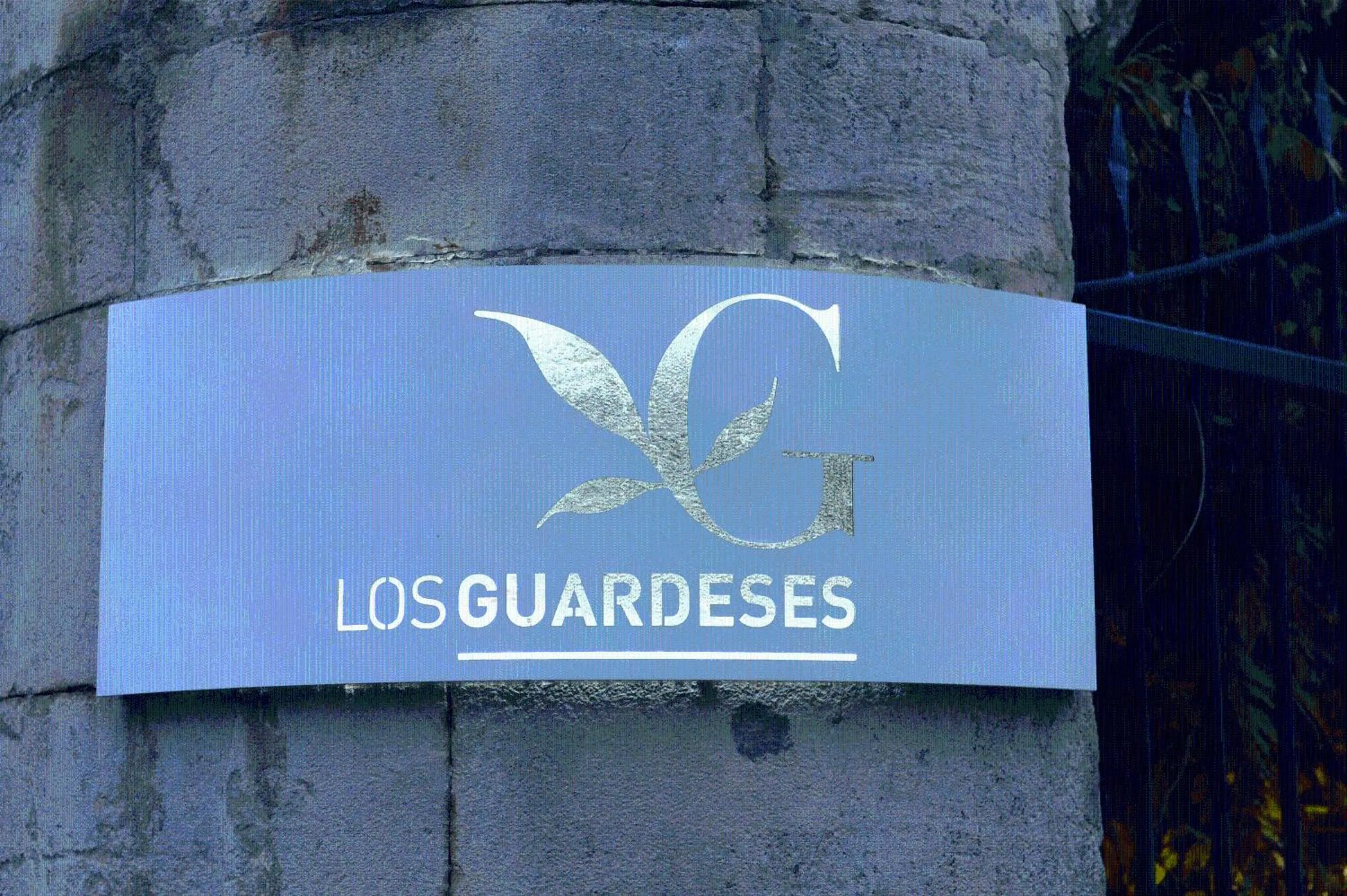 Logo/Certificate/Sign in Los Guardeses