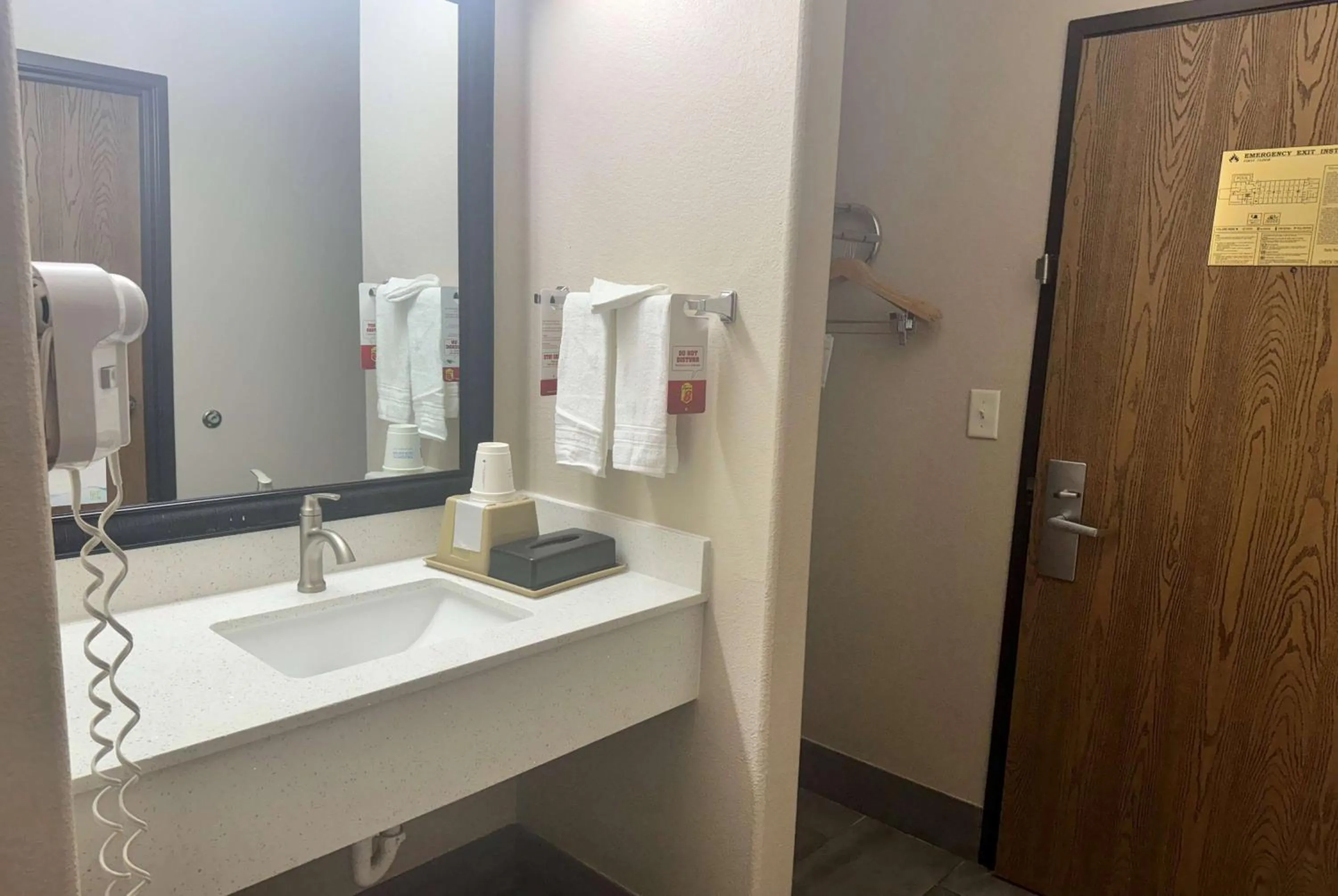 TV and multimedia in Hotel Piney Woods