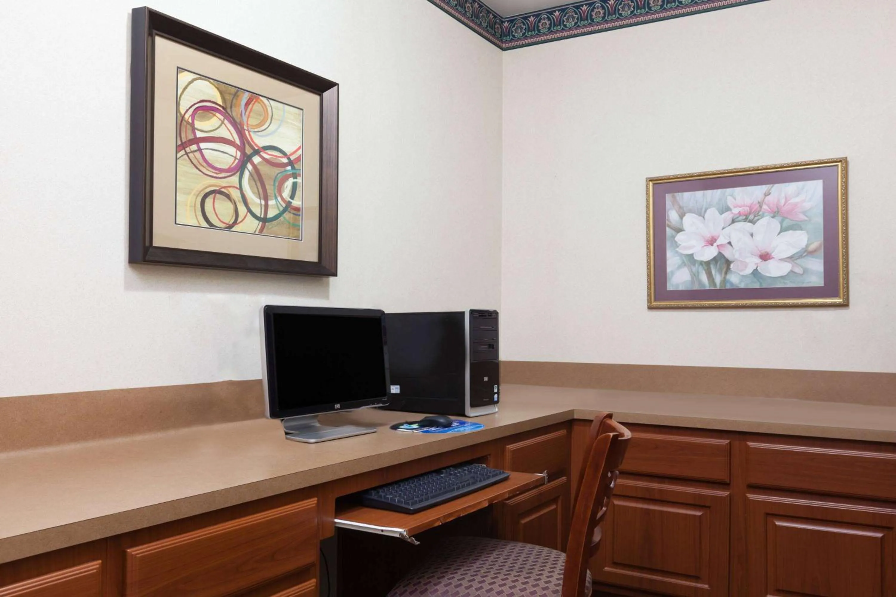 Business facilities in Hotel Piney Woods