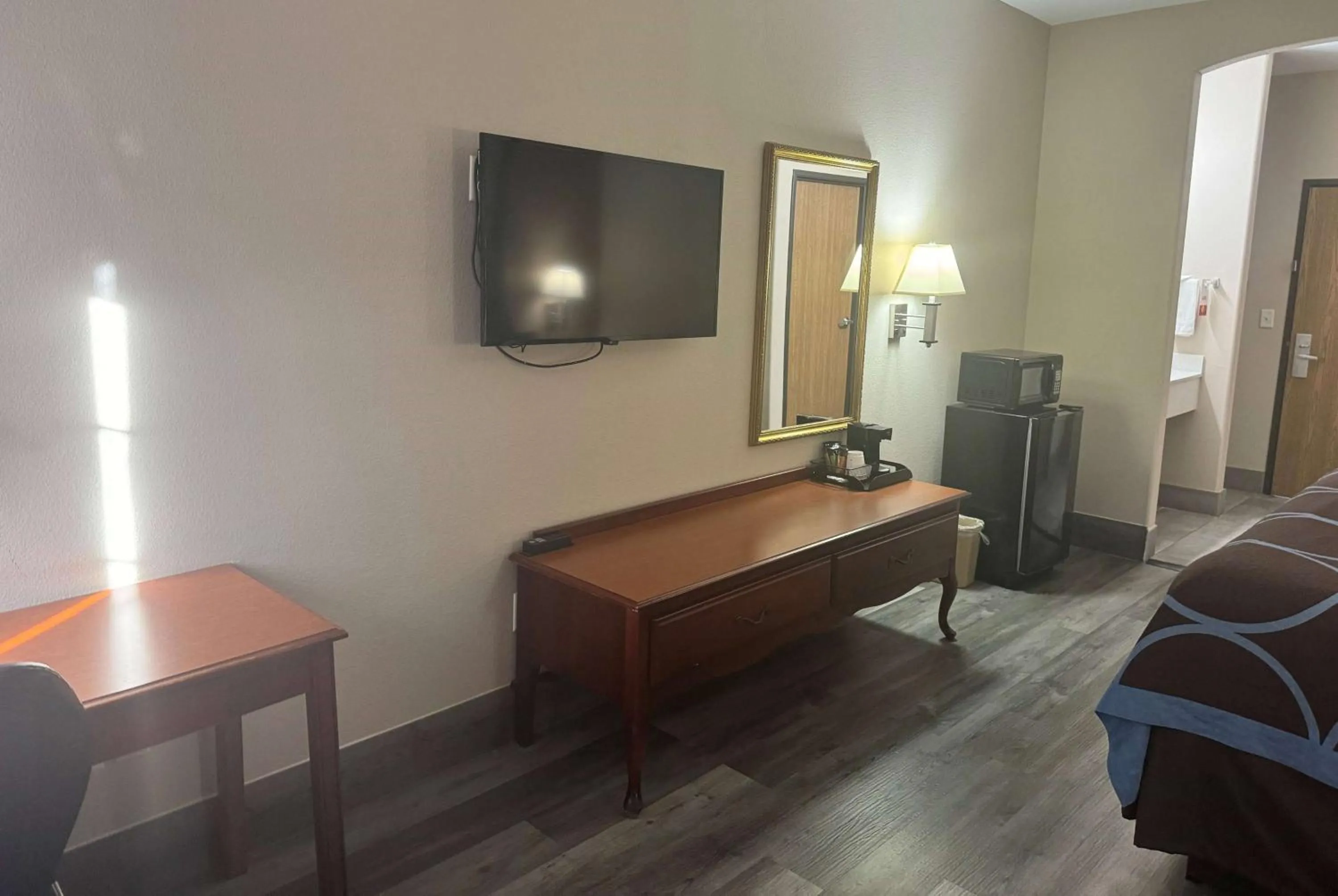 Photo of the whole room in Hotel Piney Woods