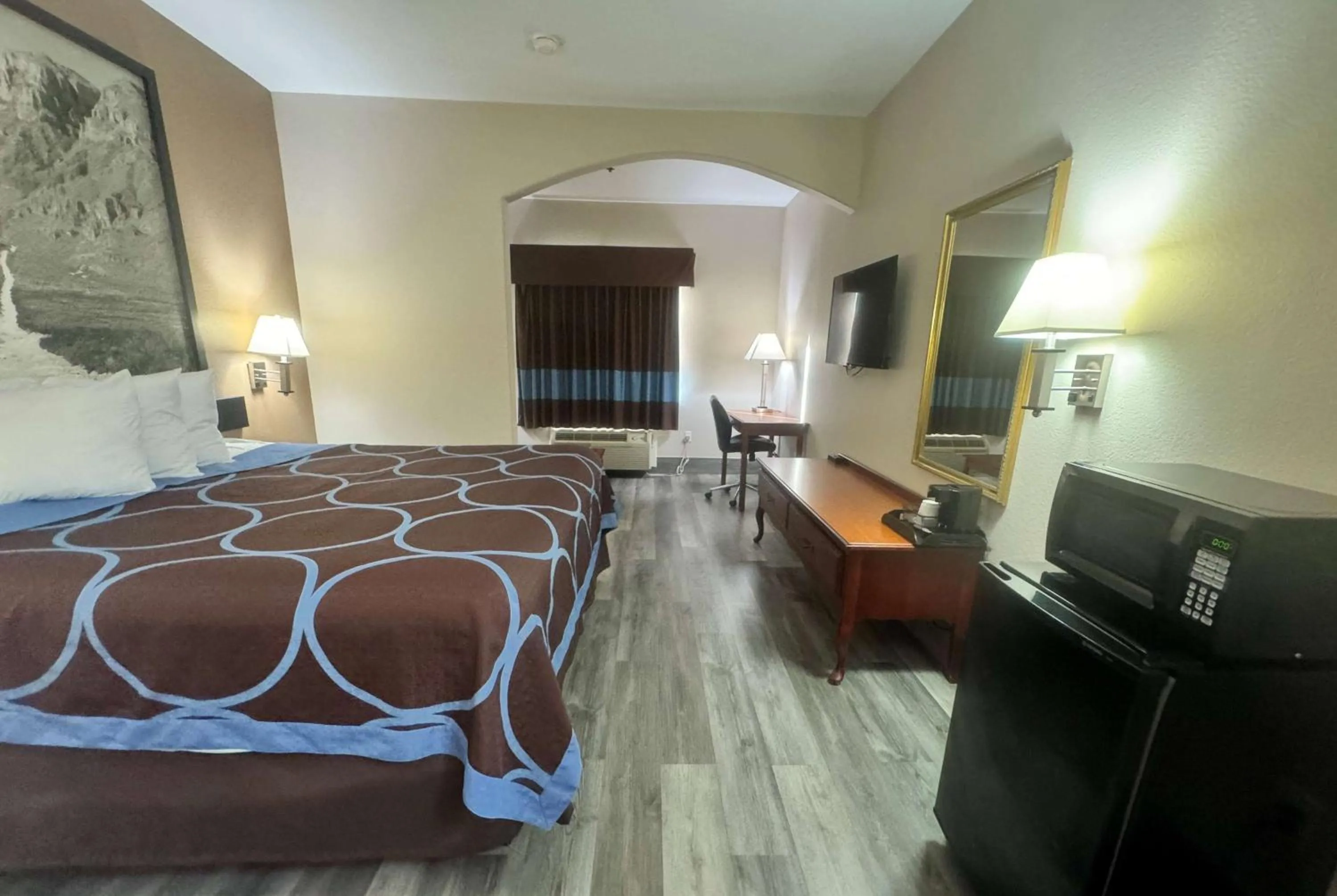 Photo of the whole room in Hotel Piney Woods