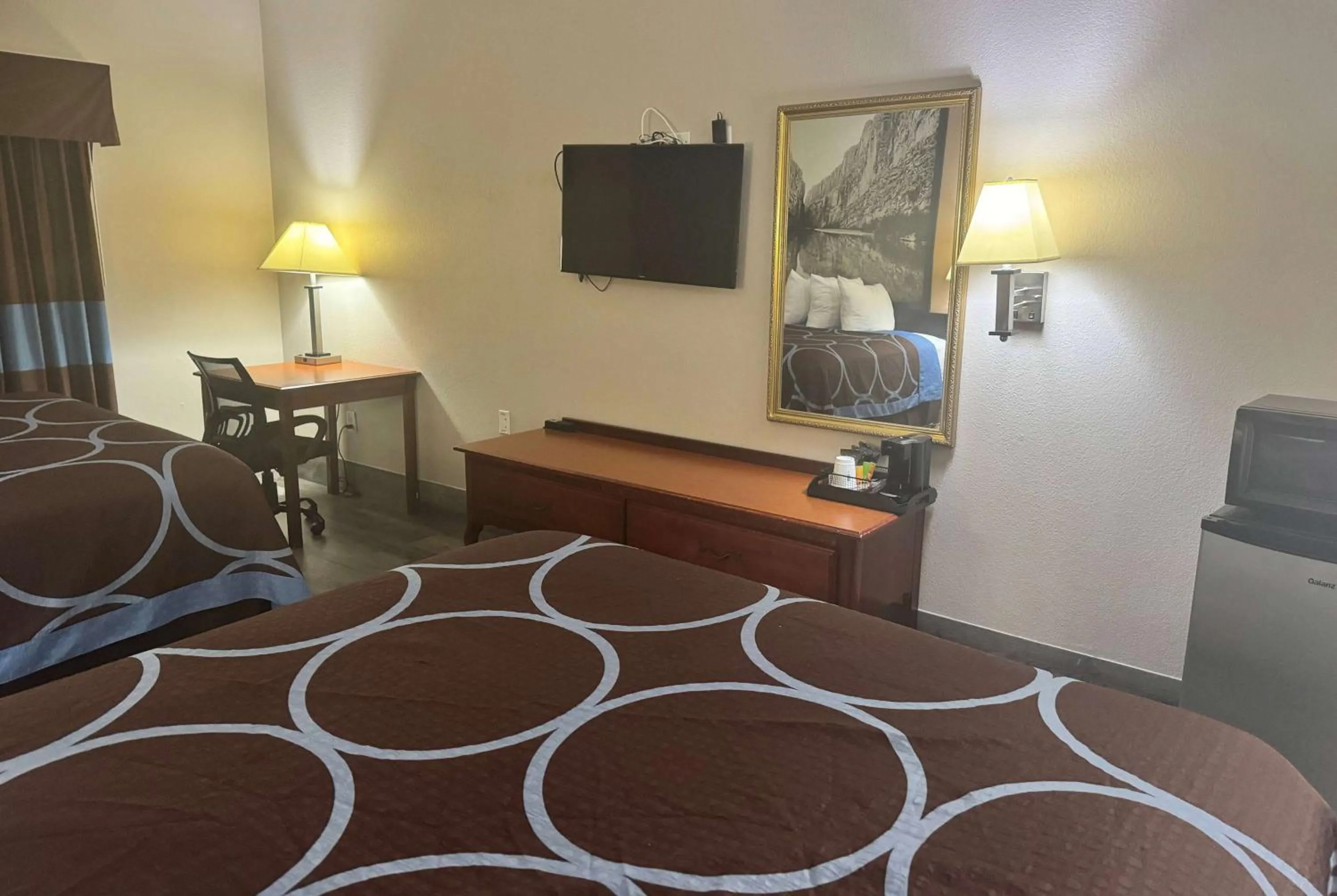 Photo of the whole room in Hotel Piney Woods