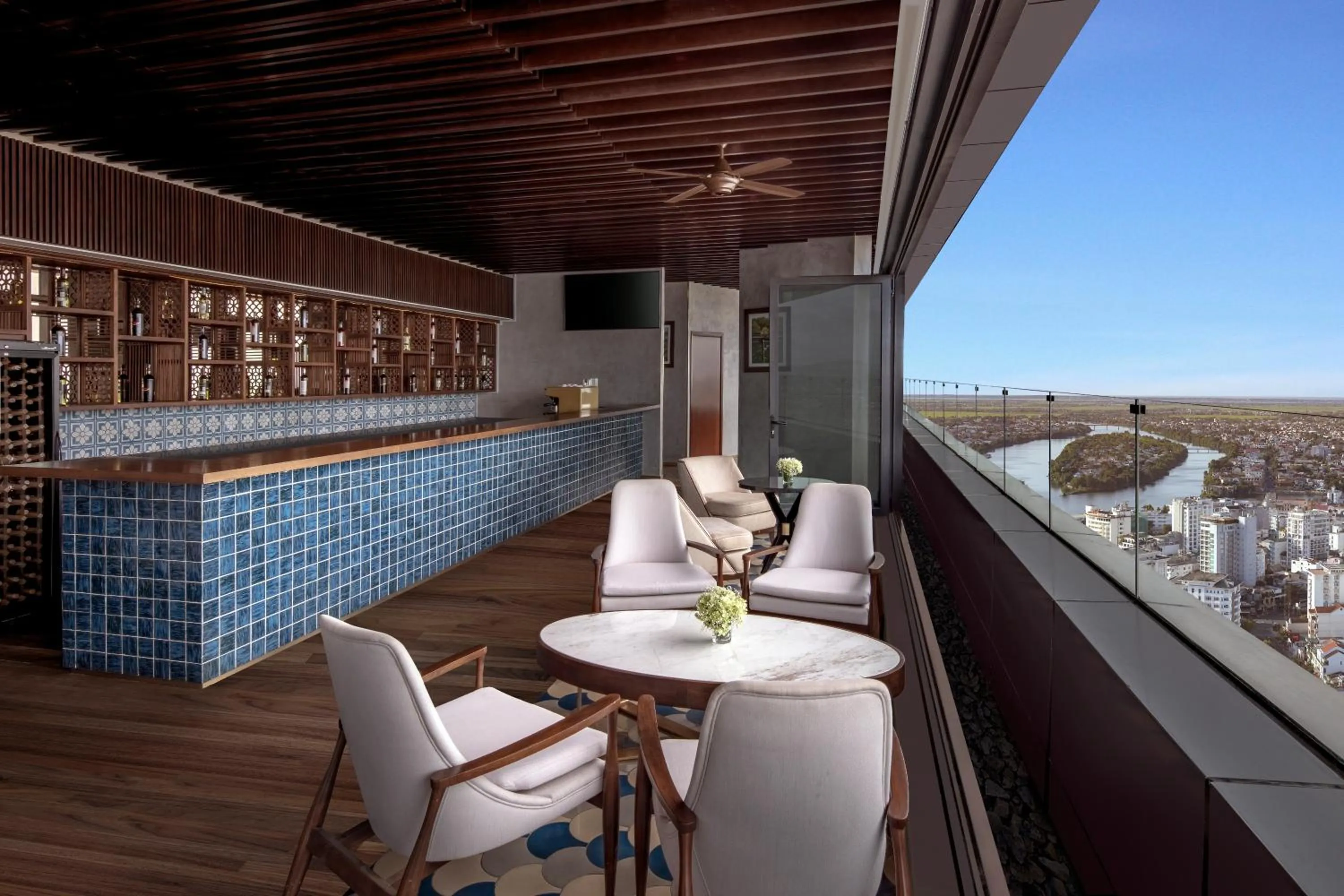 Lounge or bar in Melia Vinpearl Hue