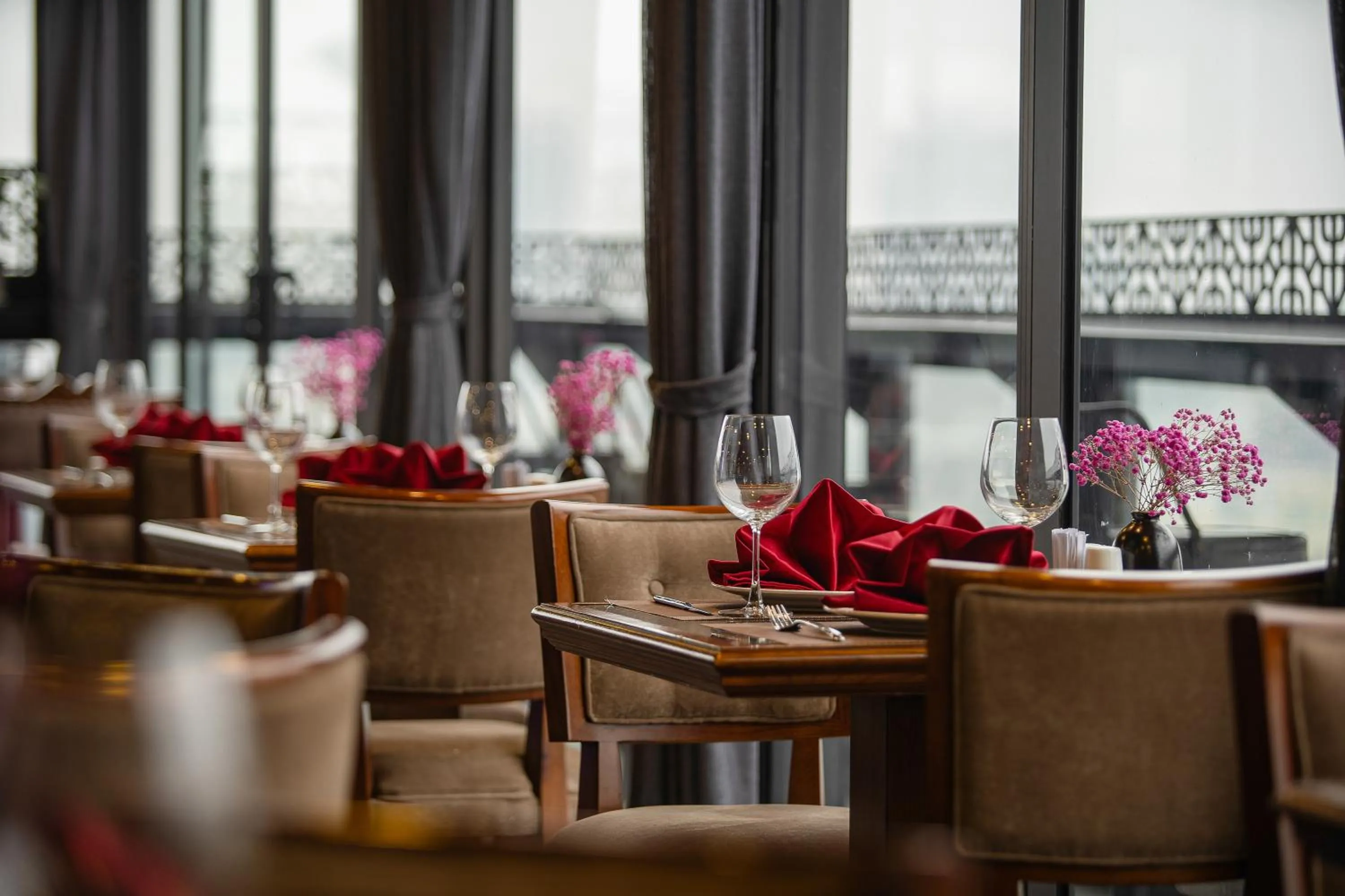 Restaurant/places to eat in Rex Hanoi Hotel