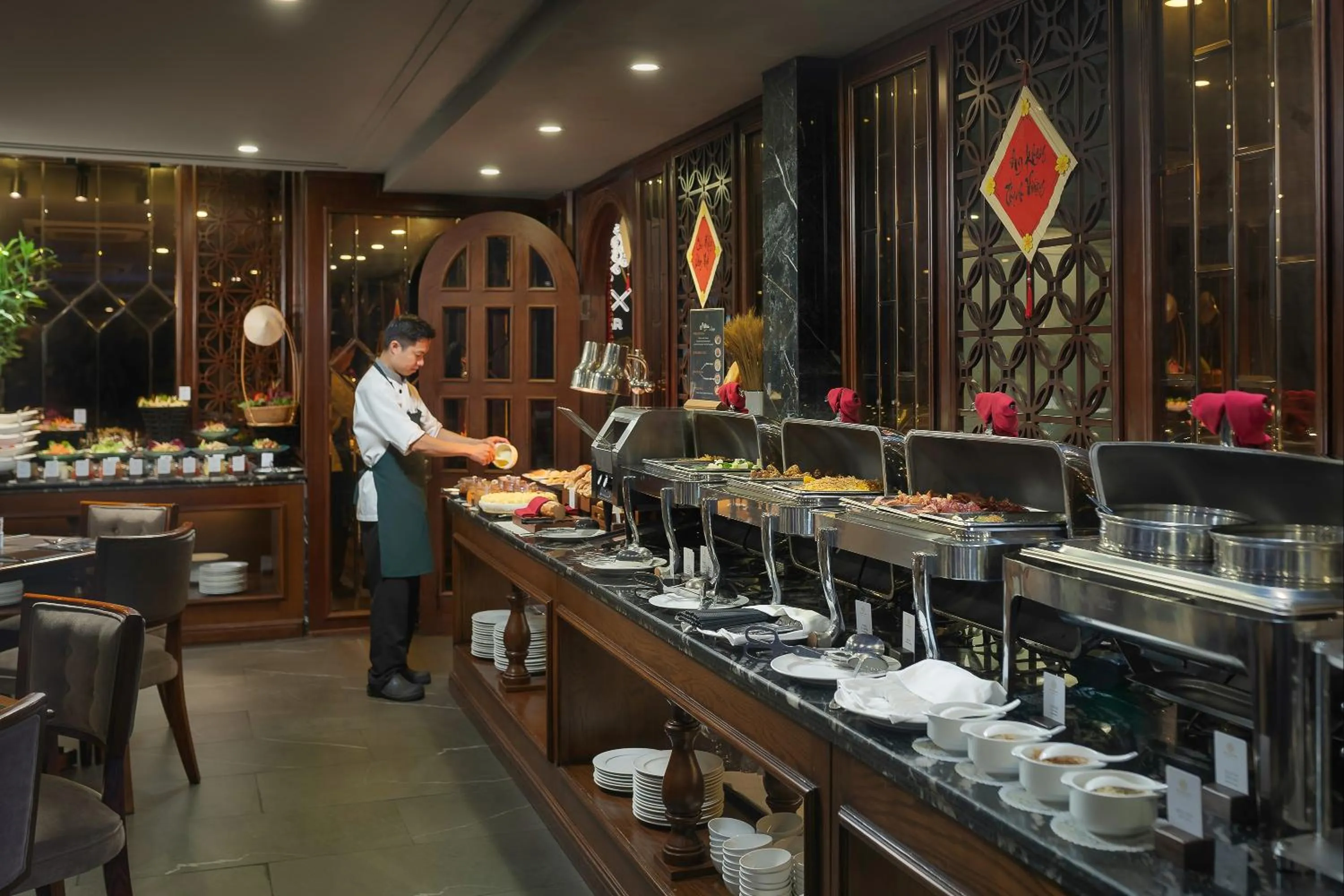 Restaurant/places to eat in Rex Hanoi Hotel