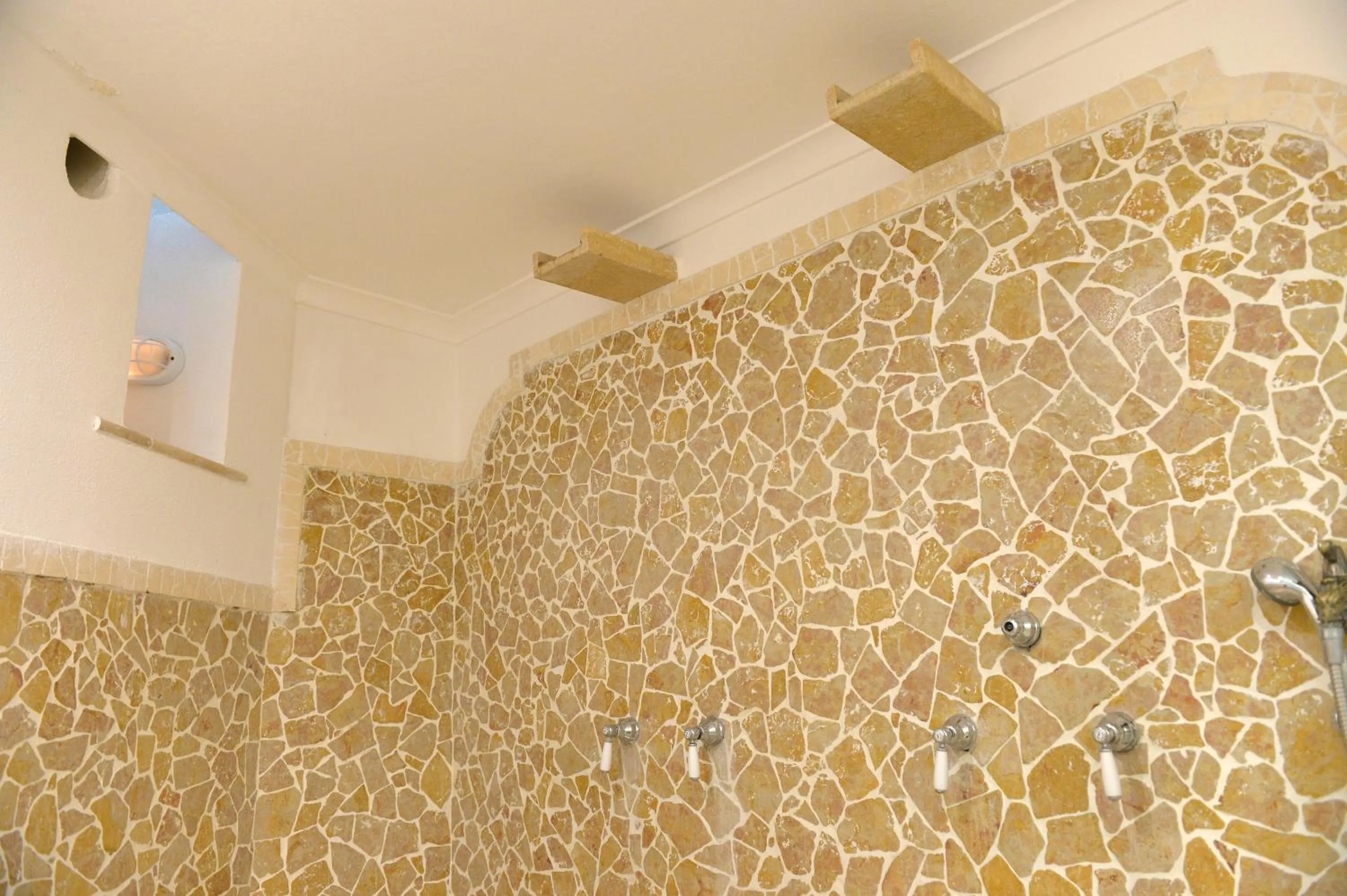 Shower in Piccolo Hotel Luisa