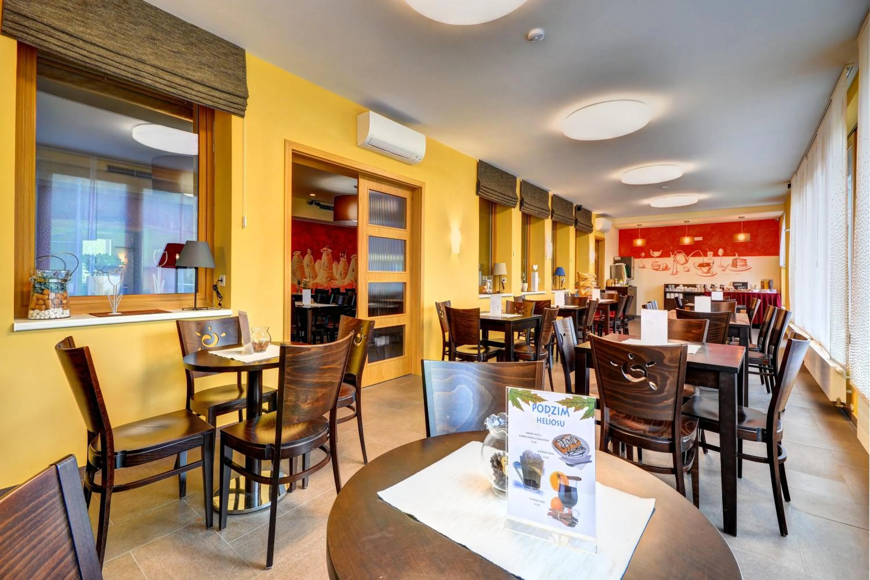 Restaurant/places to eat in Hotel Helios