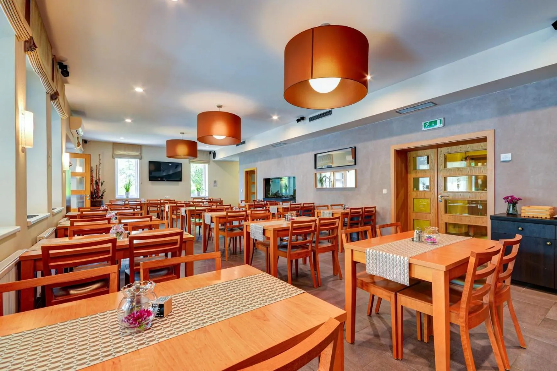 Restaurant/places to eat in Hotel Helios