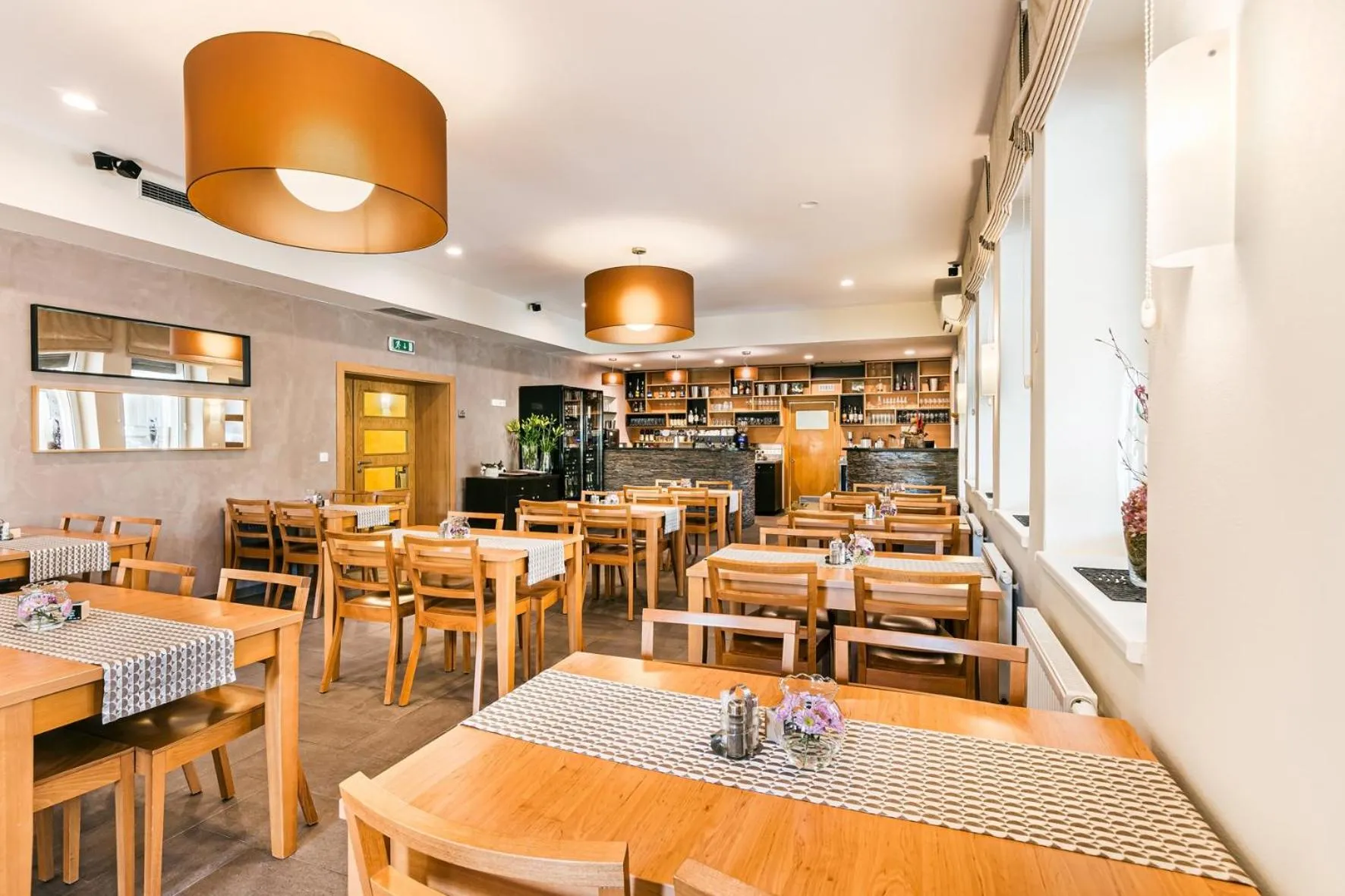 Restaurant/places to eat in Hotel Helios