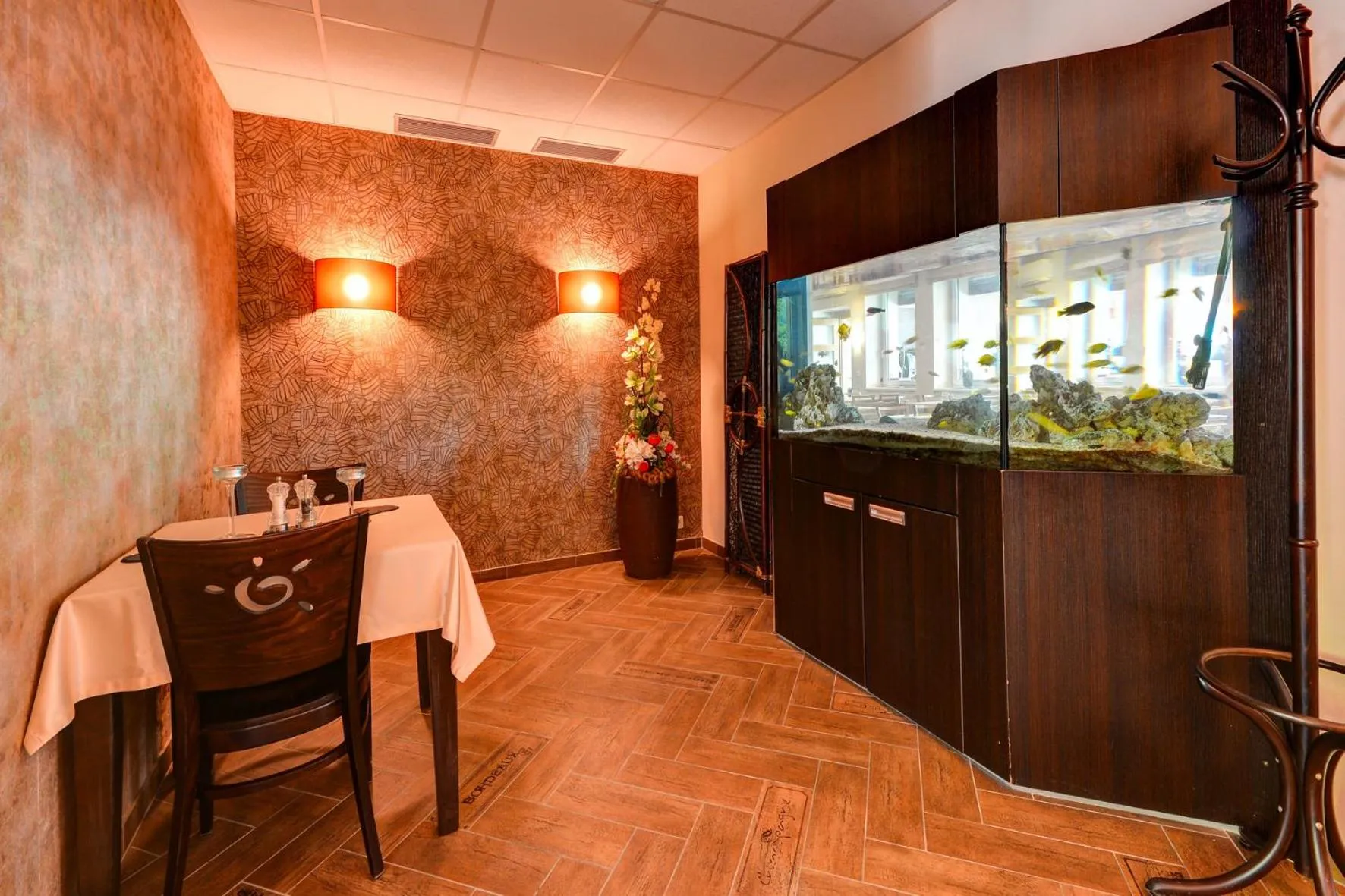 Restaurant/places to eat in Hotel Helios