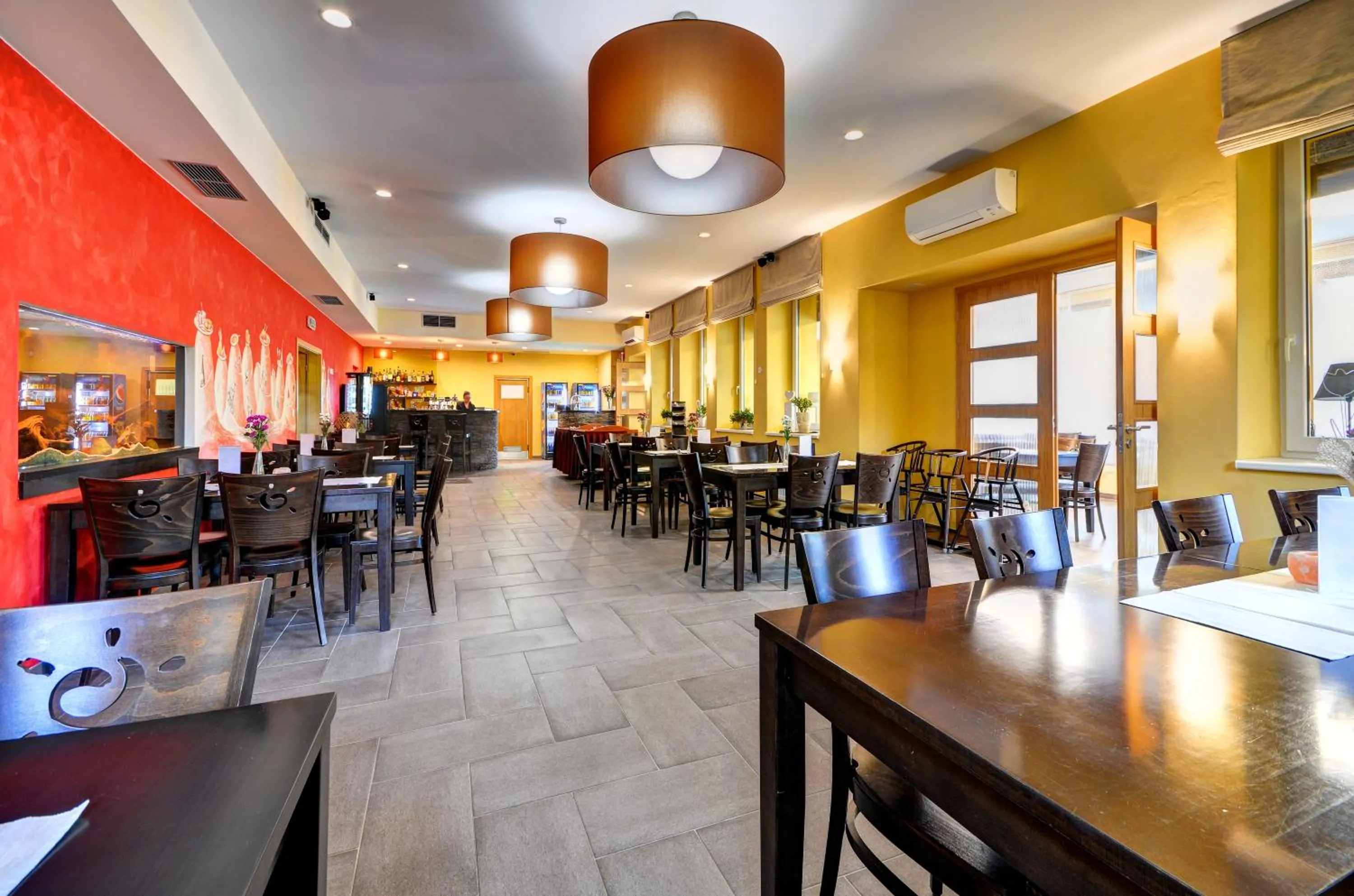 Restaurant/places to eat in Hotel Helios