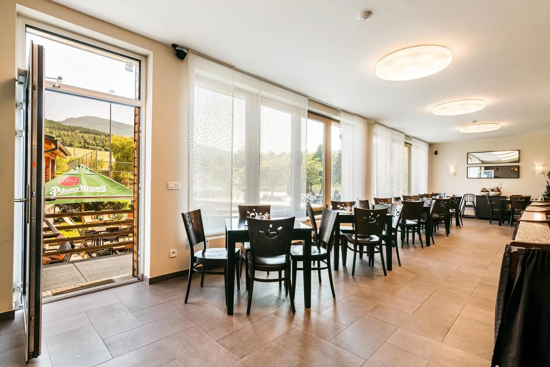 Restaurant/places to eat in Hotel Helios