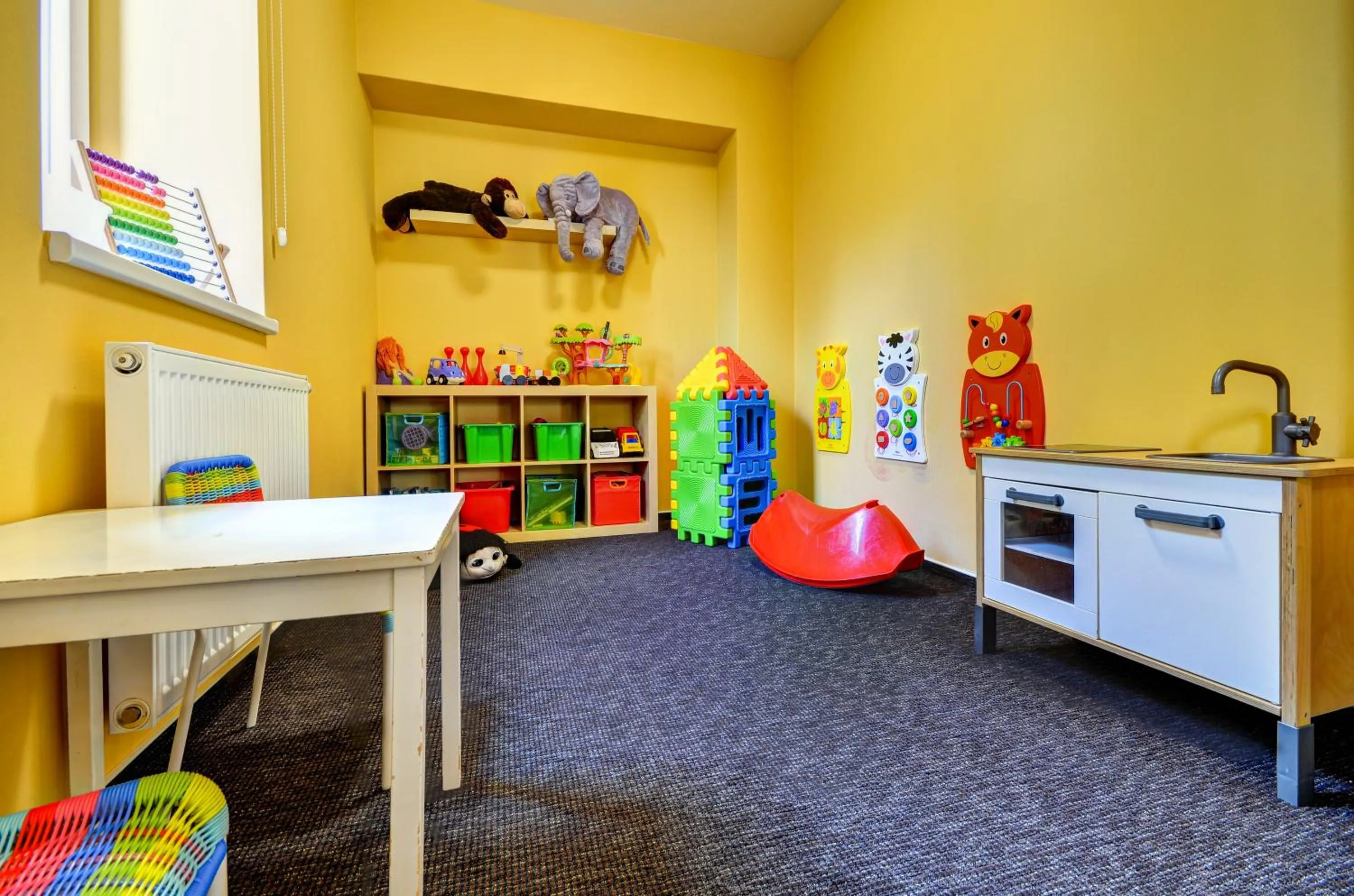 Restaurant/places to eat in Hotel Helios