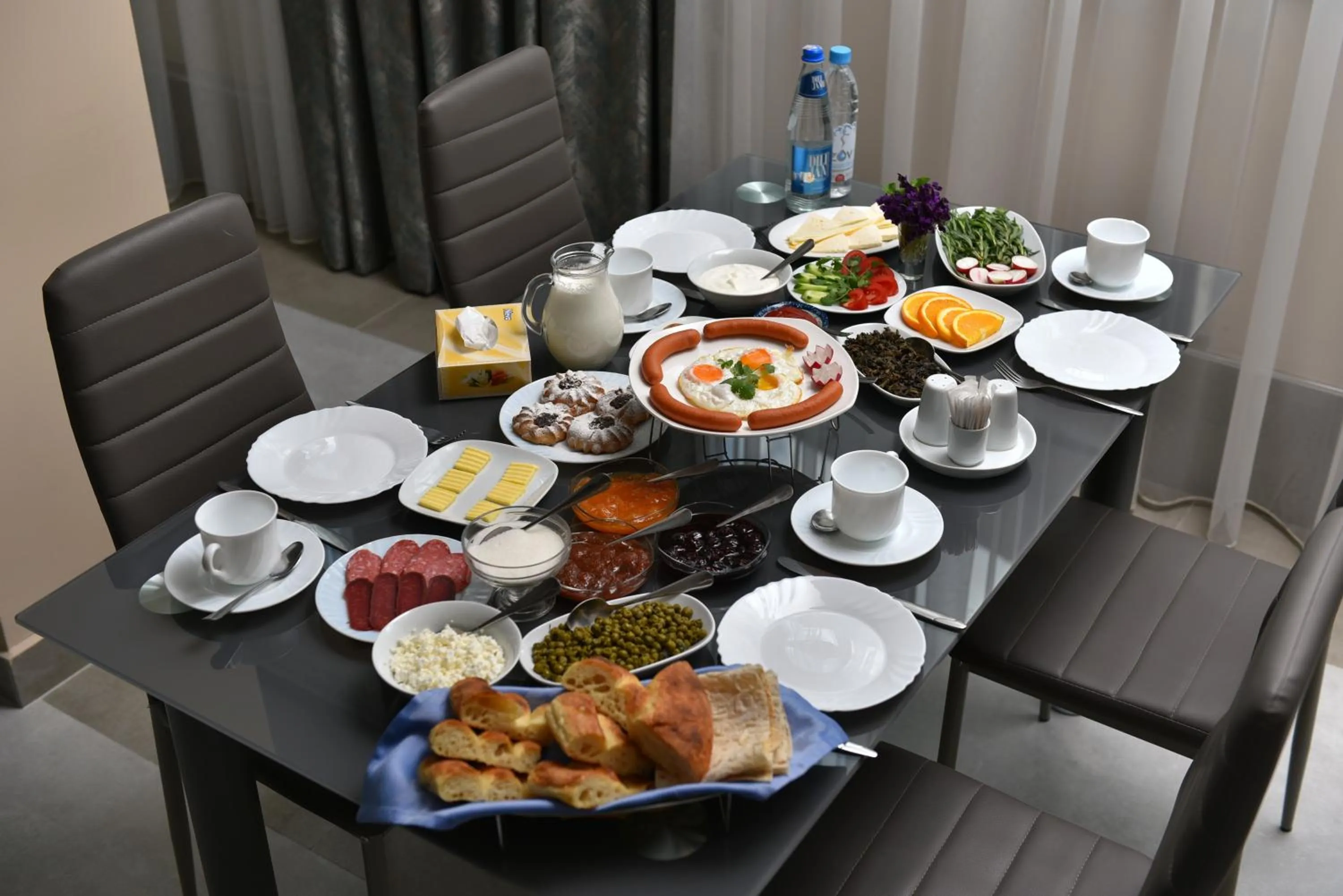 Food and drinks in GreenWood Hotel