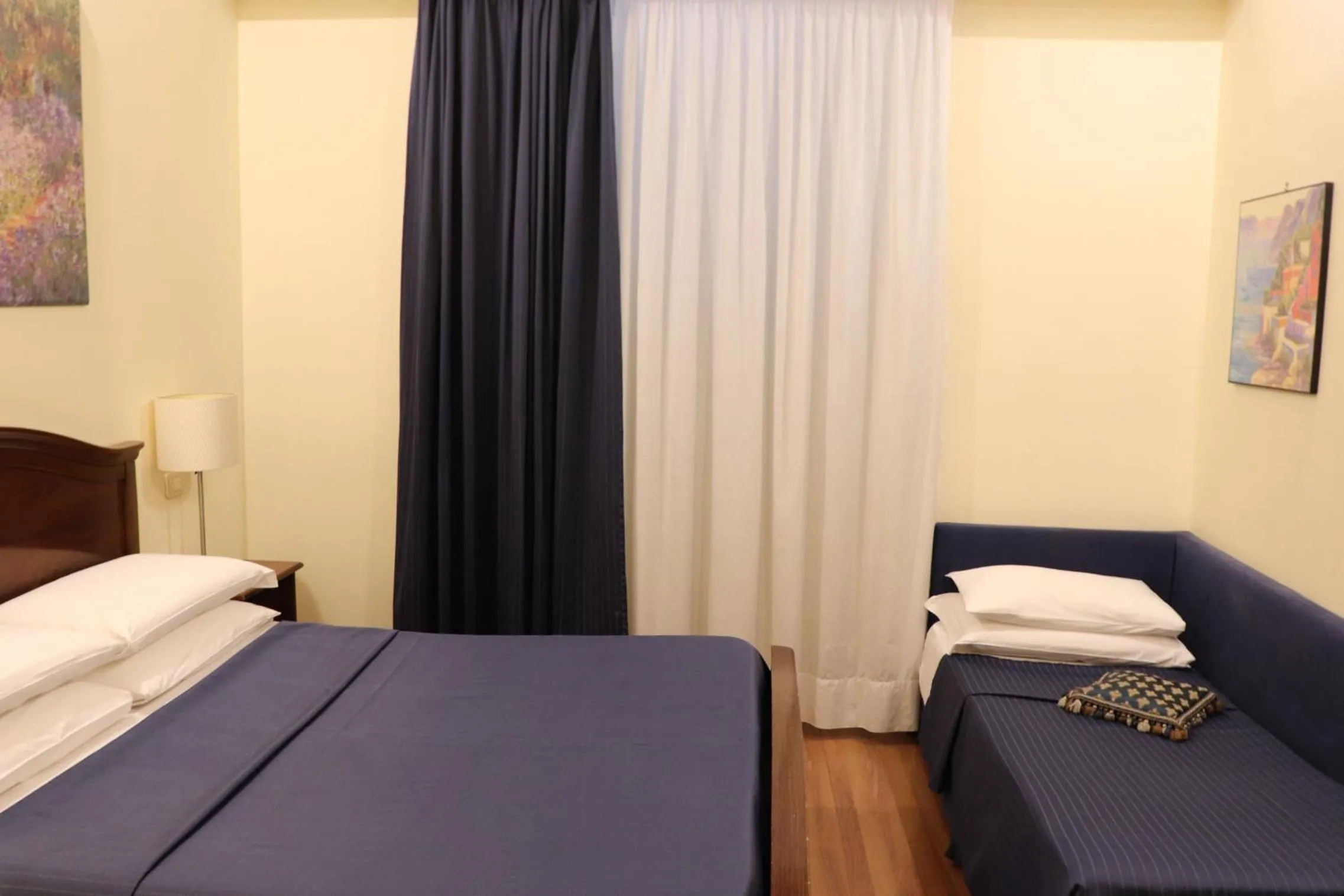 Bedroom, Bed in The Center Of Rome B&B