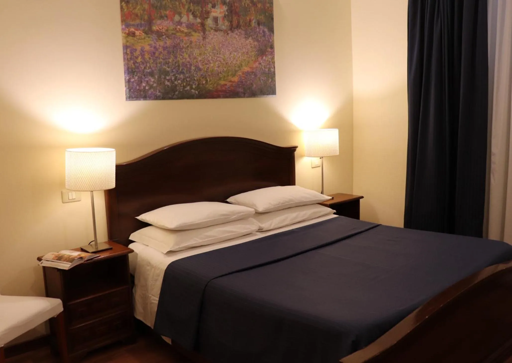 Bedroom, Bed in The Center Of Rome B&B