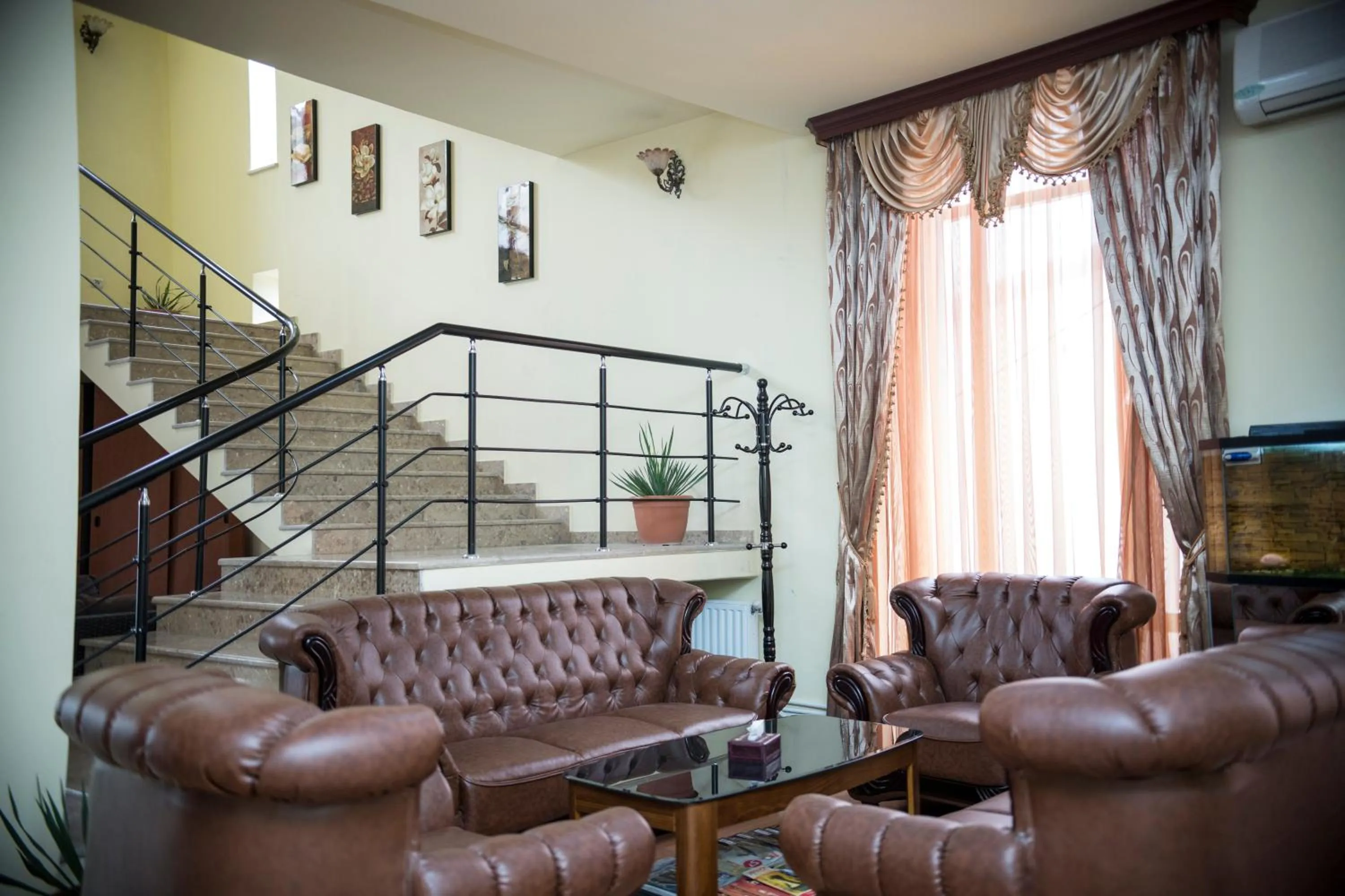 Communal lounge/ TV room in Capital Hotel