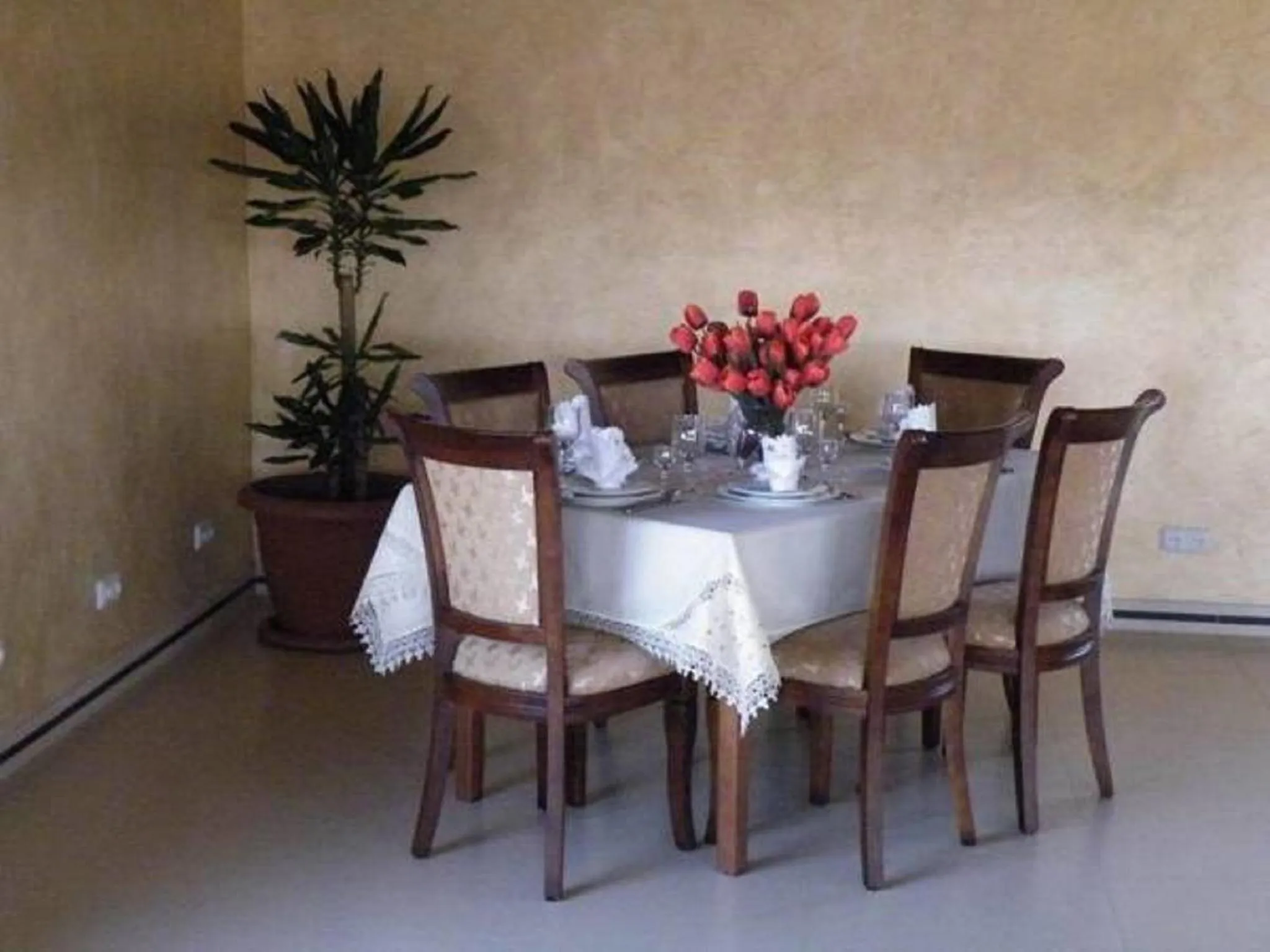 Restaurant/places to eat in Capital Hotel