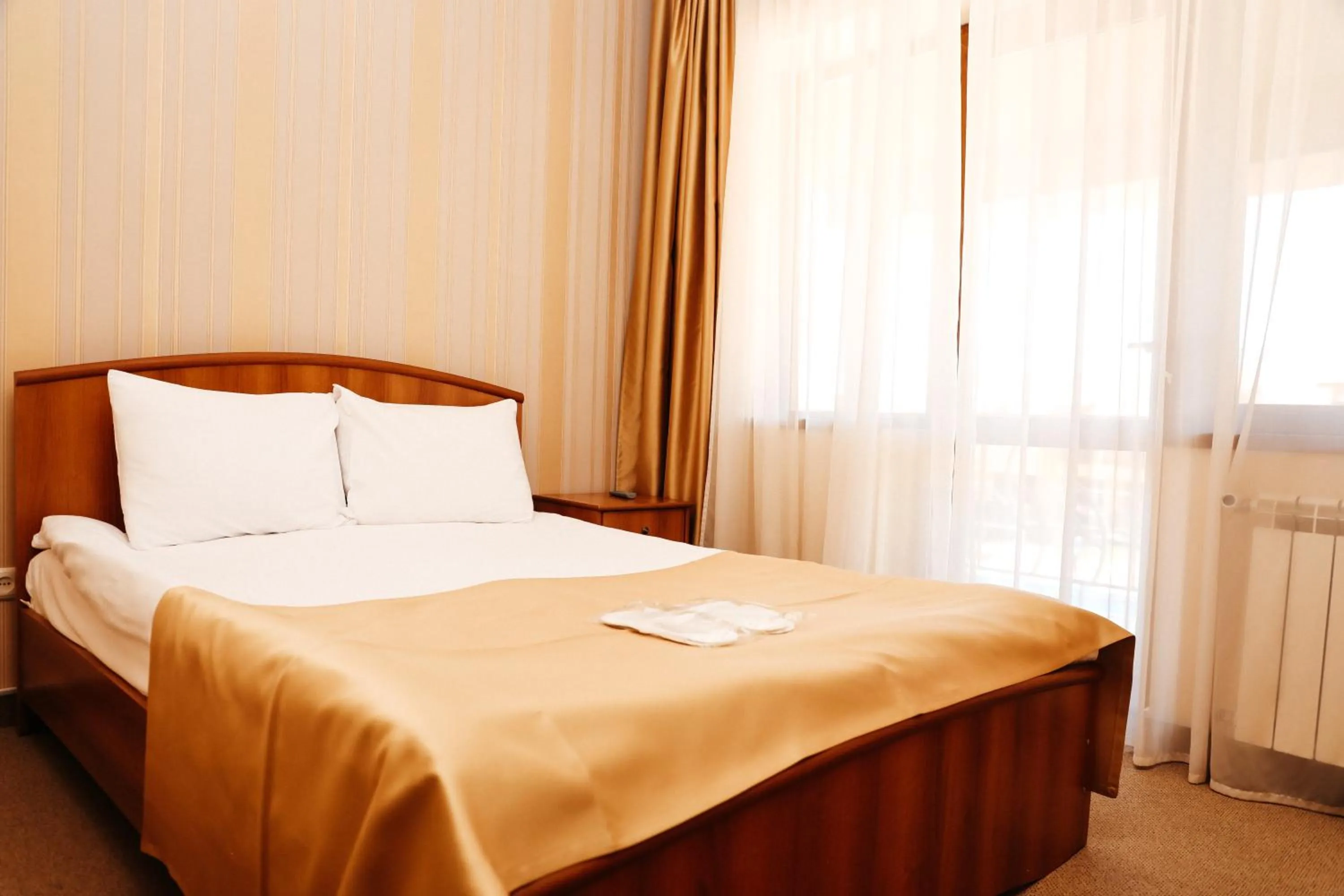 Bedroom in Best Western Bohemian Resort