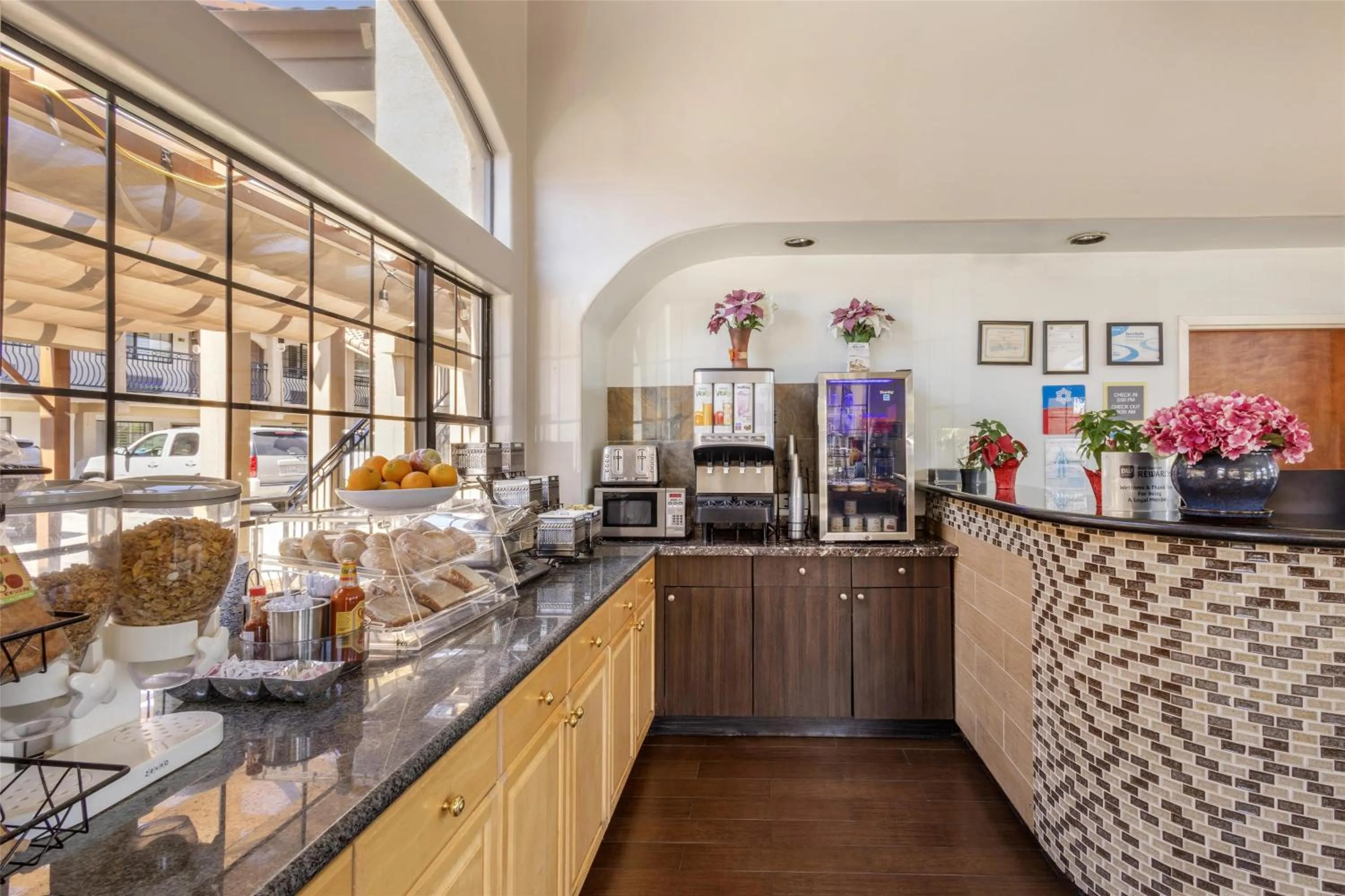 Breakfast in SureStay Plus by Best Western Santa Clara Silicon Valley