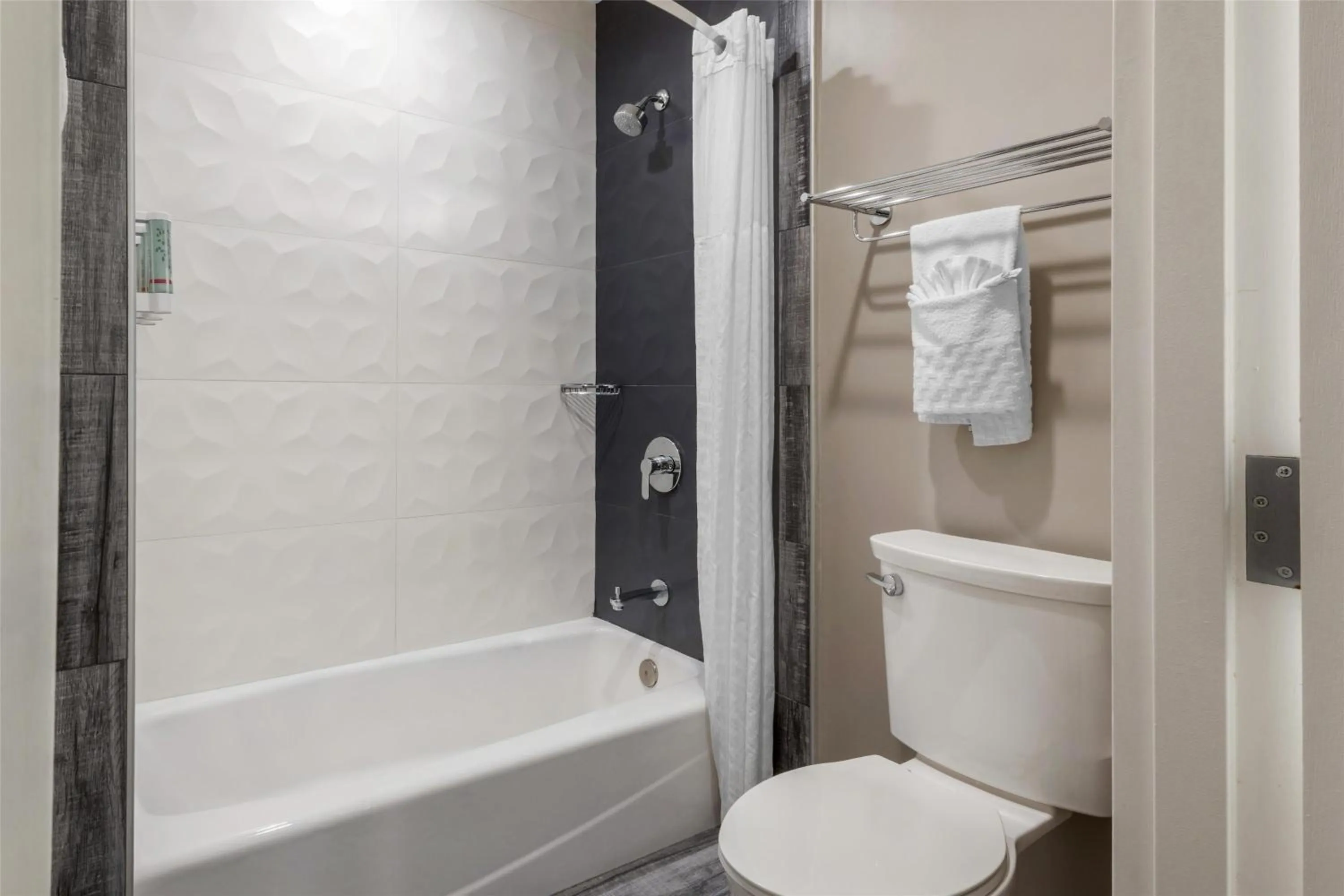 Bathroom in SureStay Plus by Best Western Santa Clara Silicon Valley