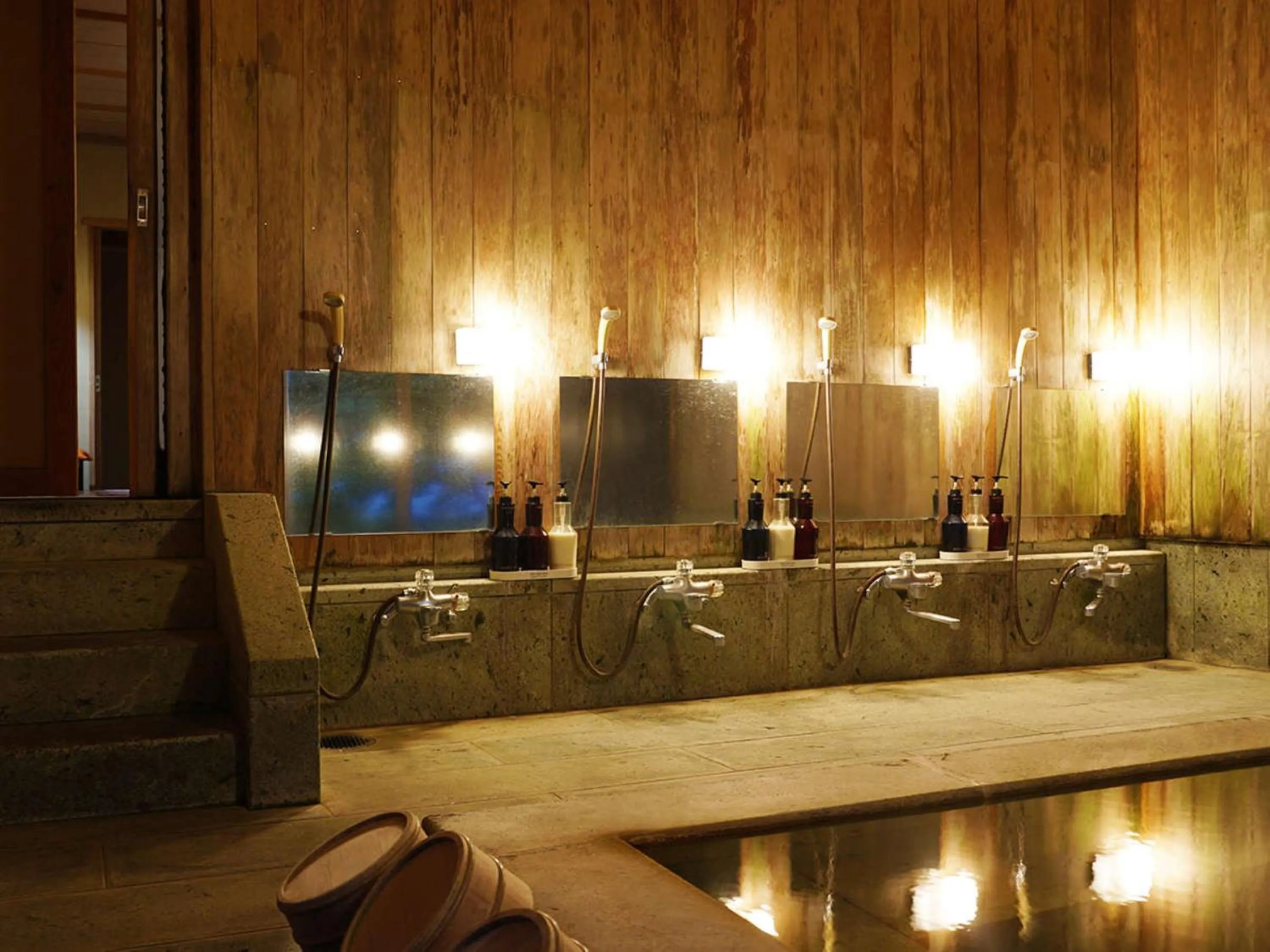 Hot Spring Bath in Wakaki Ryokan - Nasu Yumoto Onsen