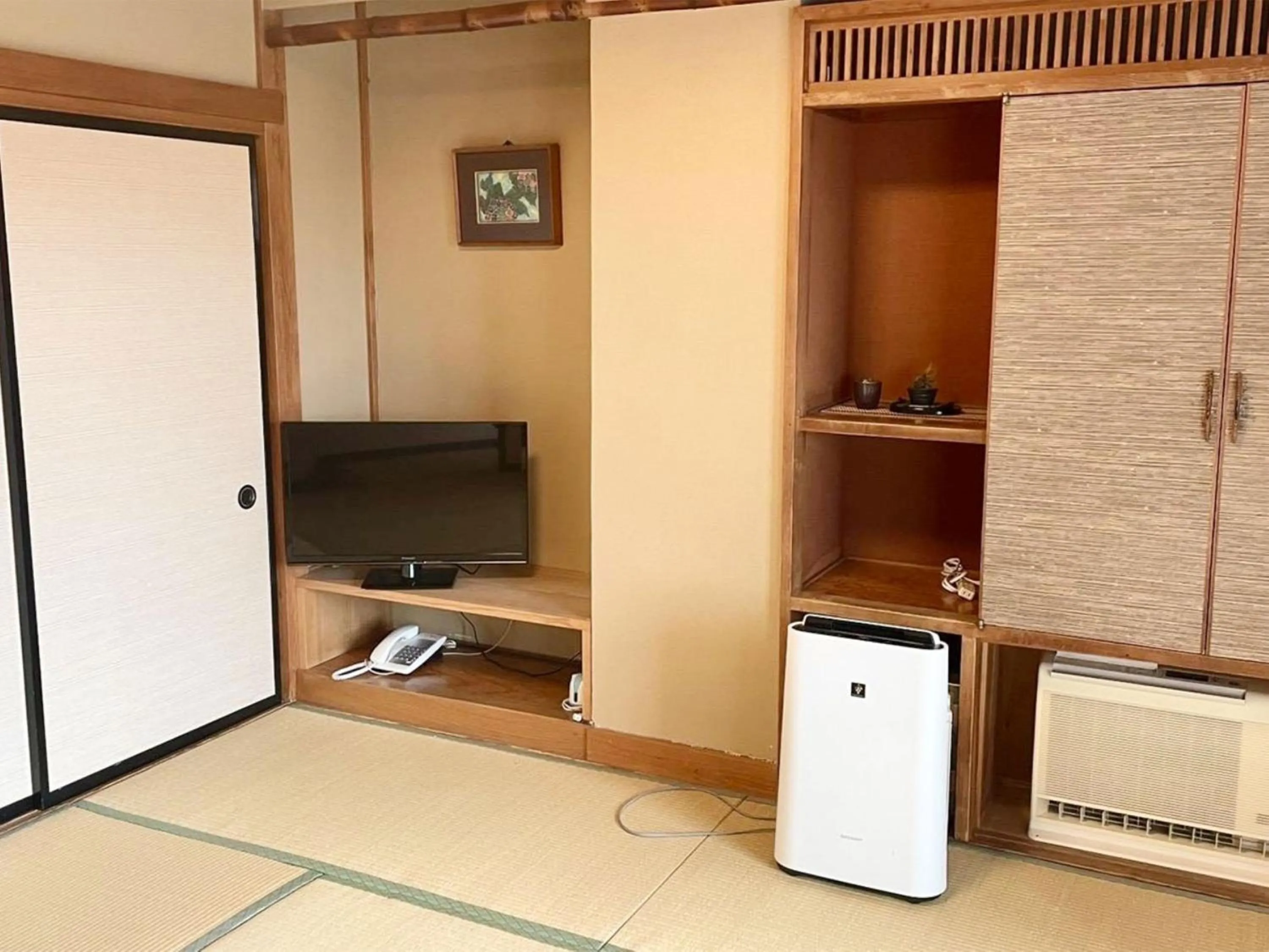 Living room in Wakaki Ryokan - Nasu Yumoto Onsen