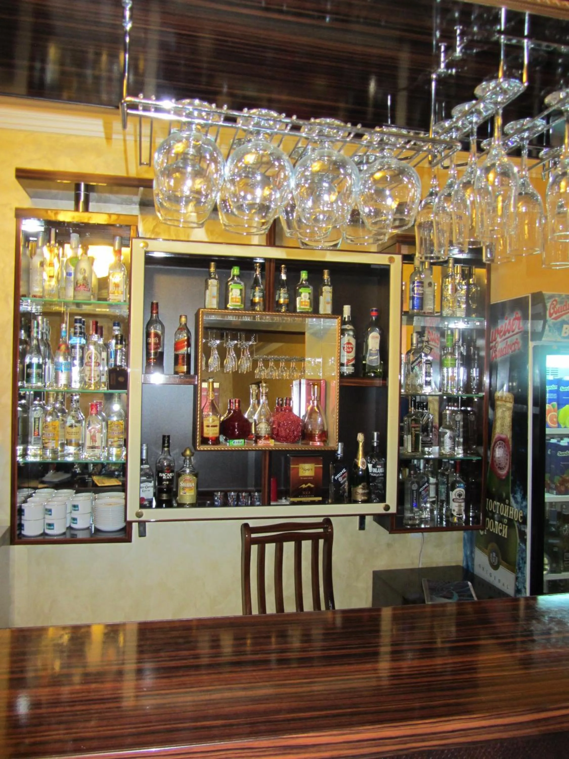 Restaurant/places to eat in Primer Hotel