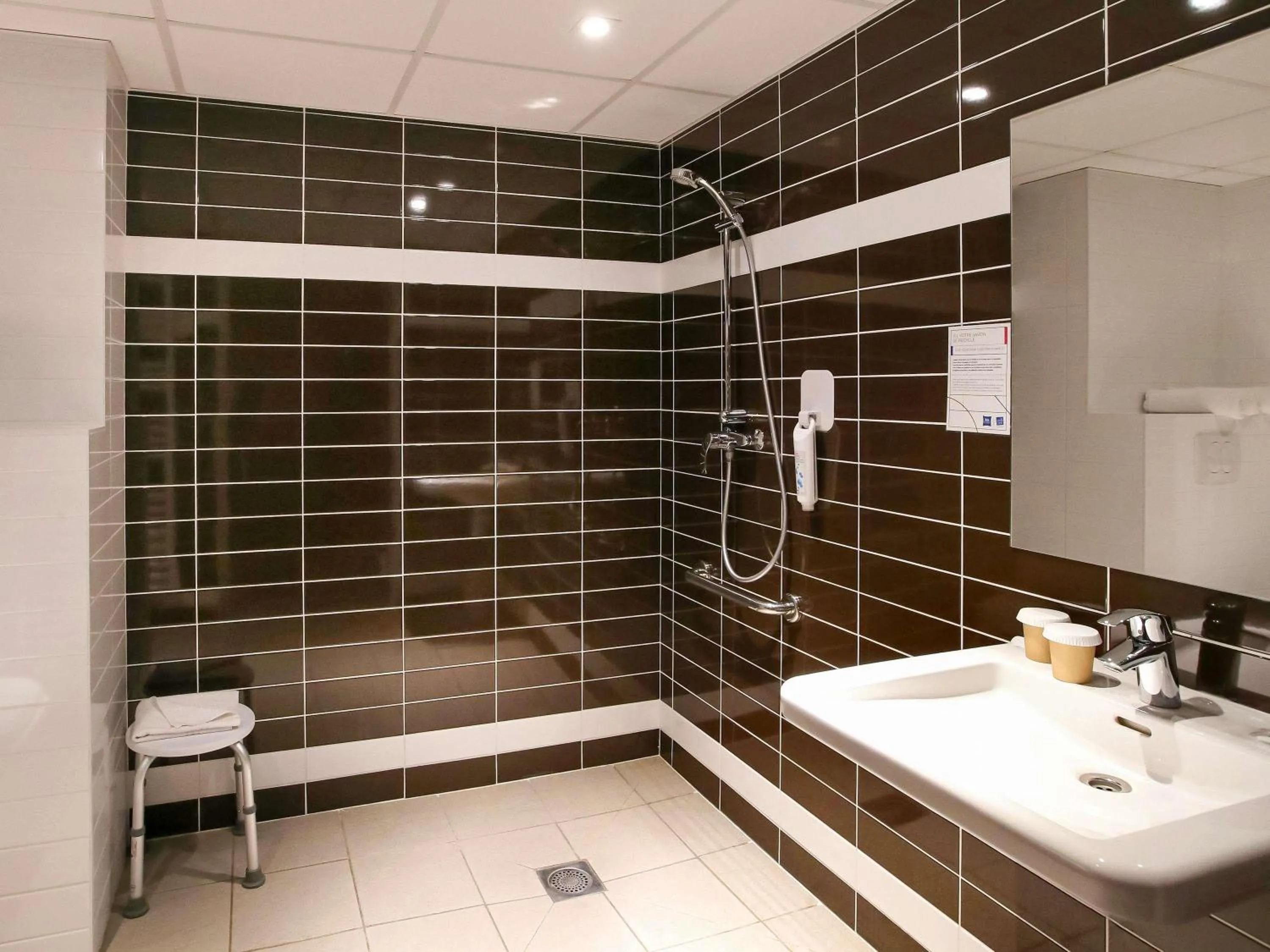 Bedroom in ibis budget Geneve Saint Genis Pouilly