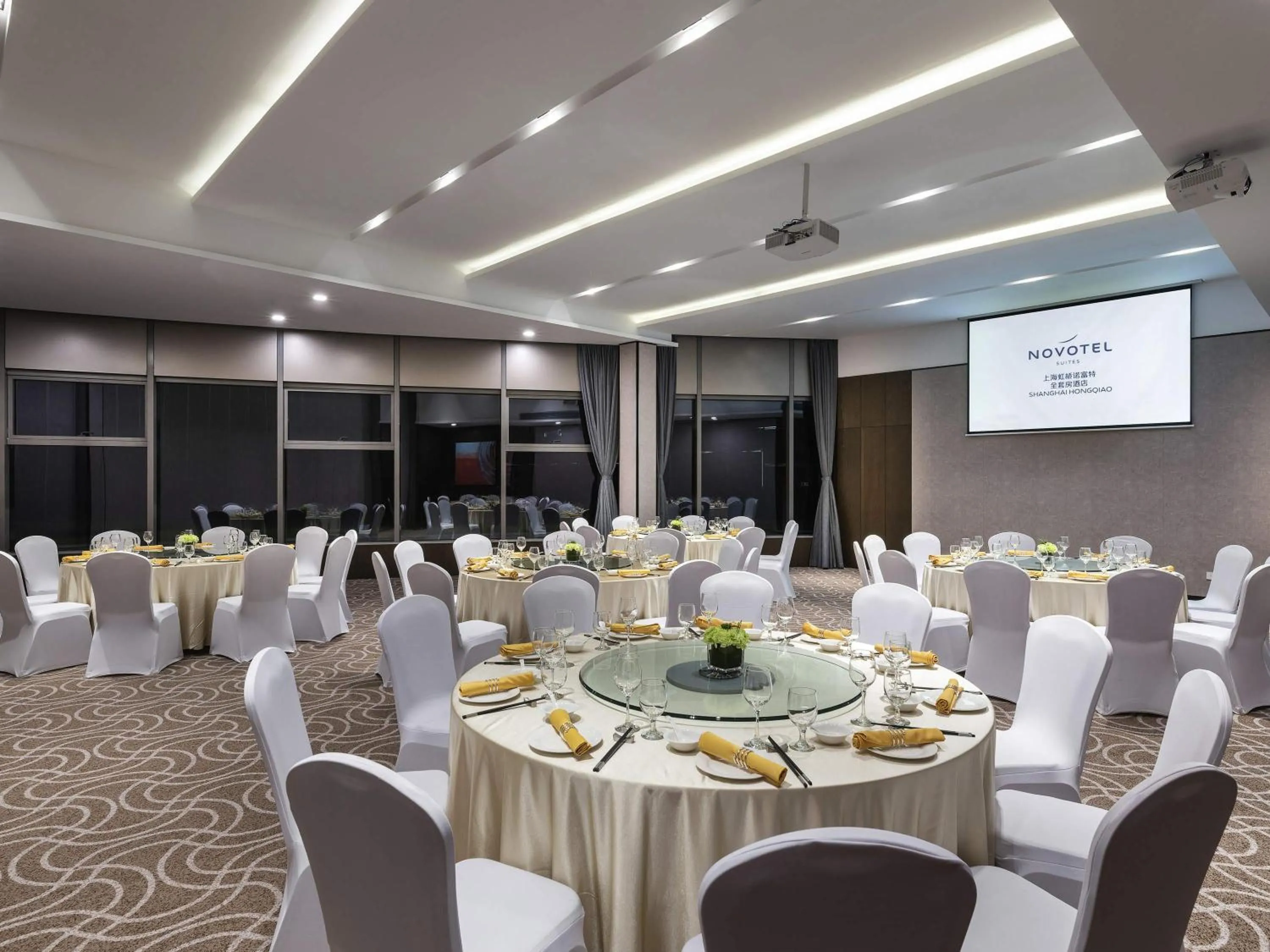 Restaurant/places to eat in Novotel Suites Shanghai Hongqiao