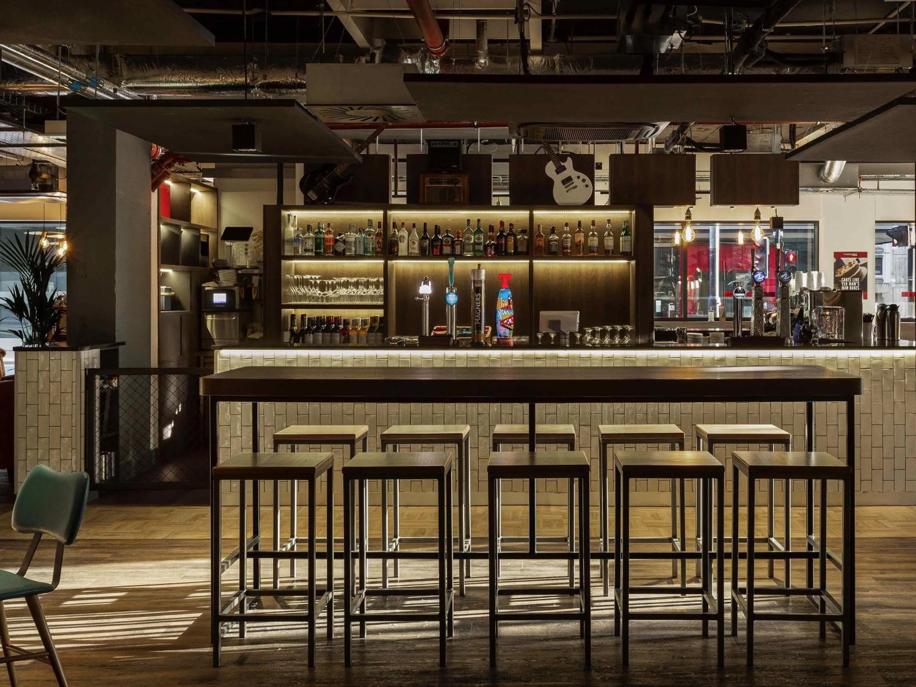 Lounge or bar in ibis Styles Glasgow Central
