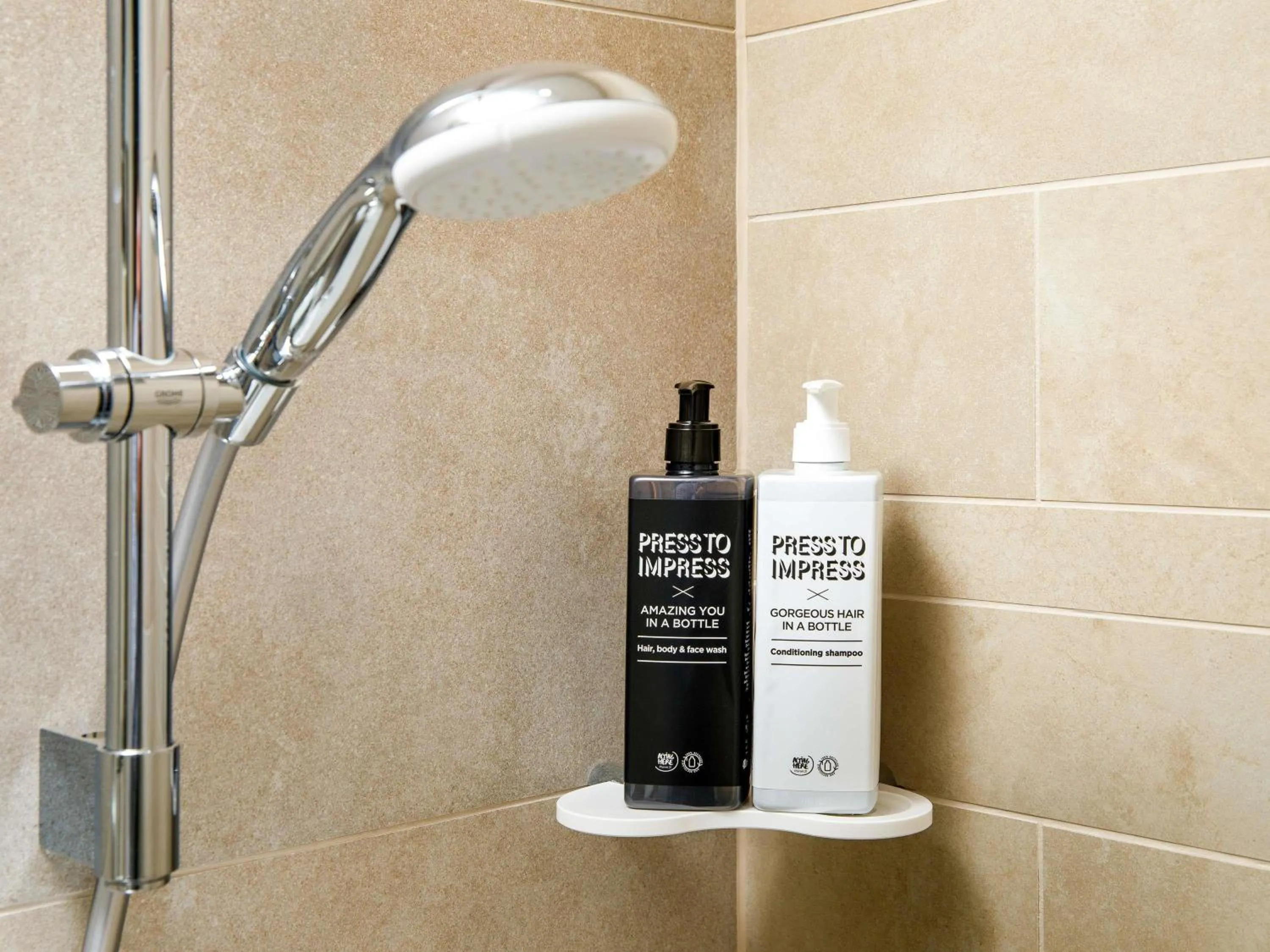 Bedroom in ibis Styles Glasgow Central