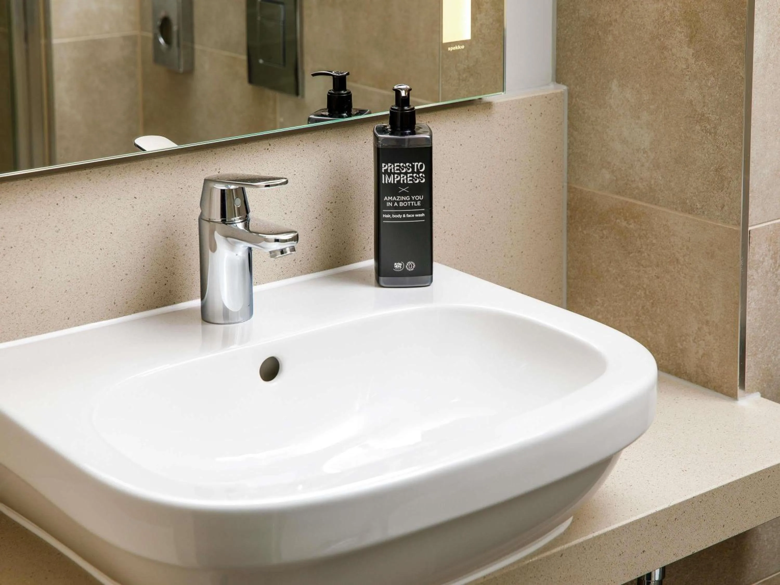 Bedroom in ibis Styles Glasgow Central