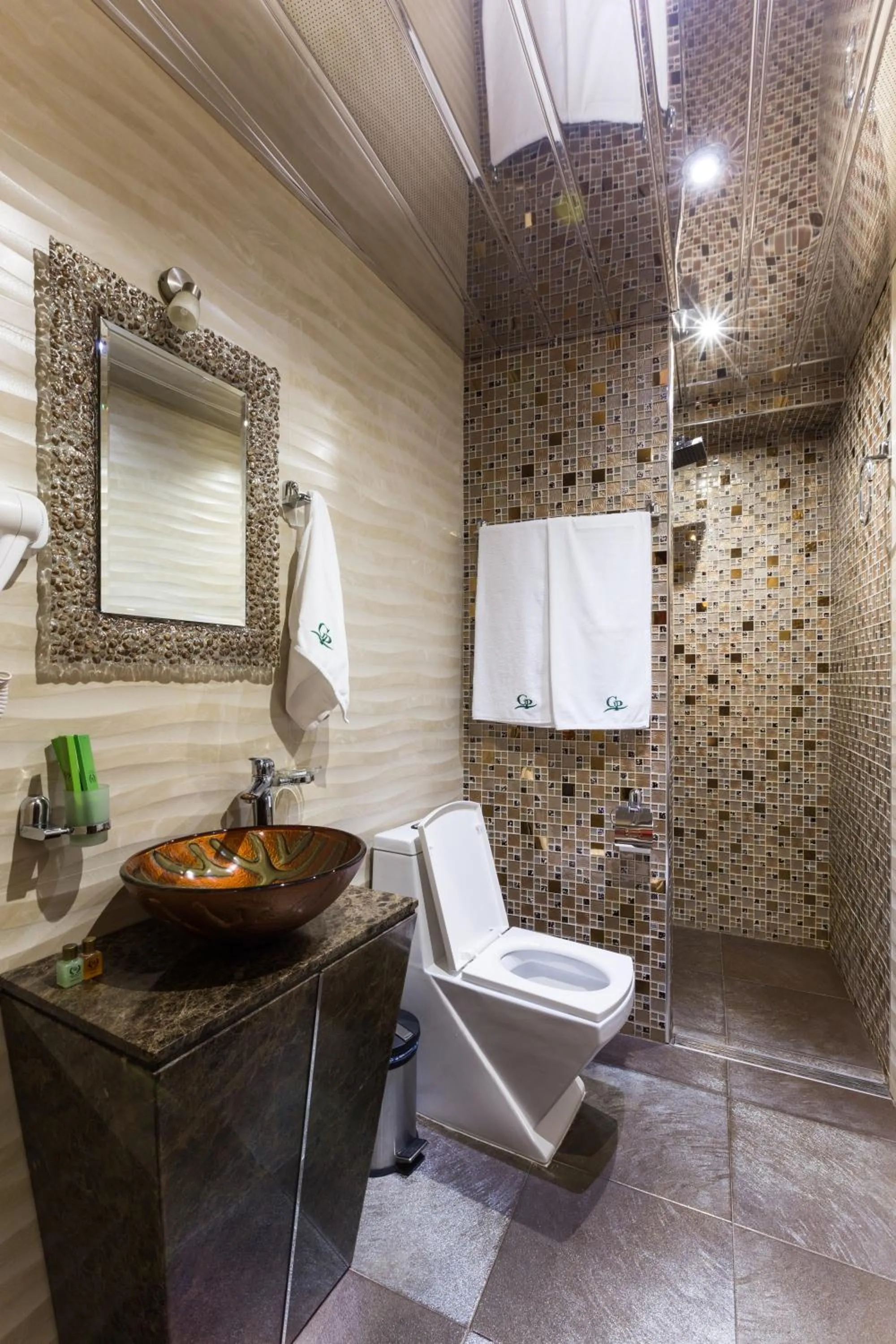 Bathroom in Green Palace Hotel