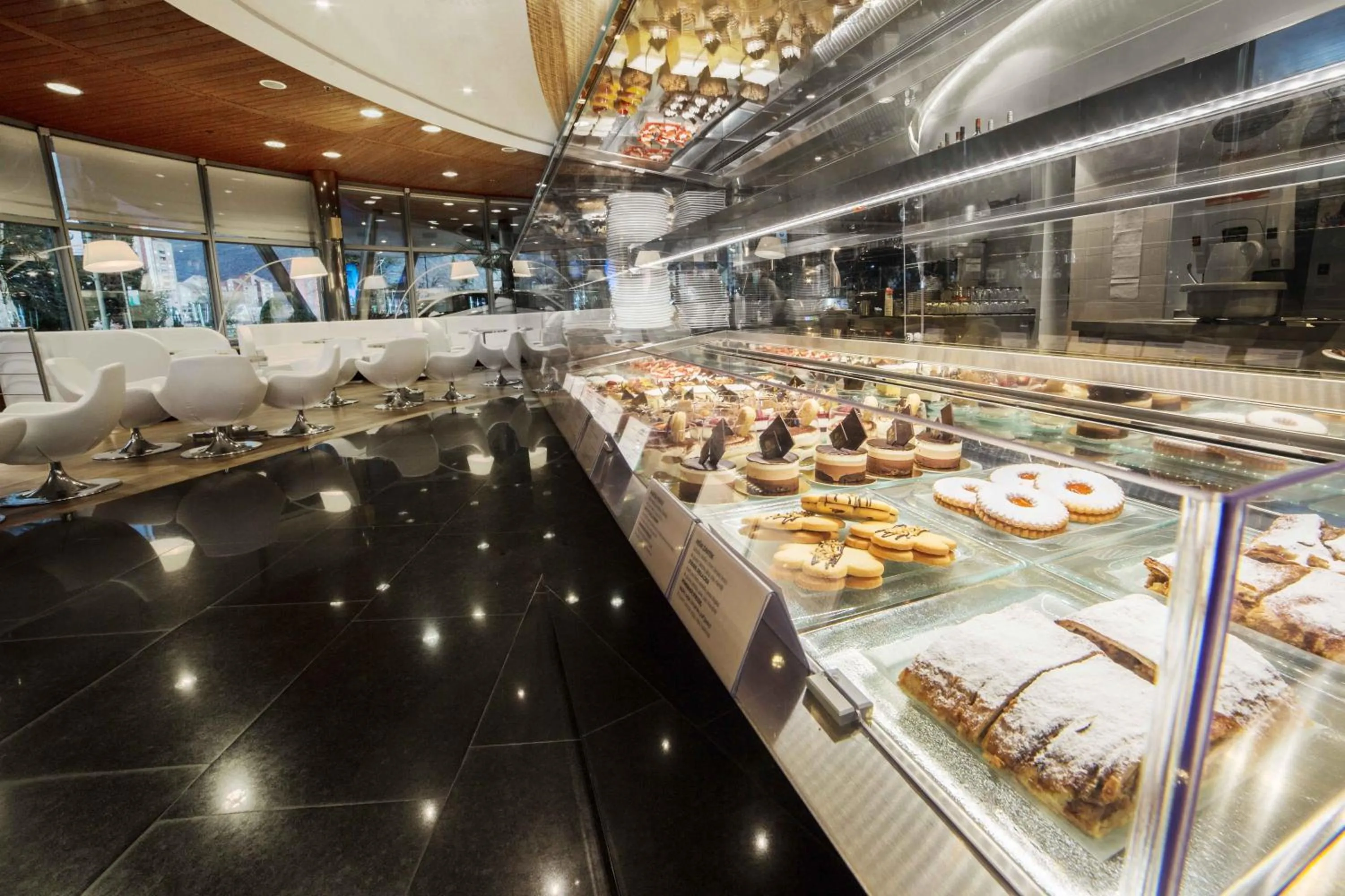 Food in Perla, Resort & Entertainment