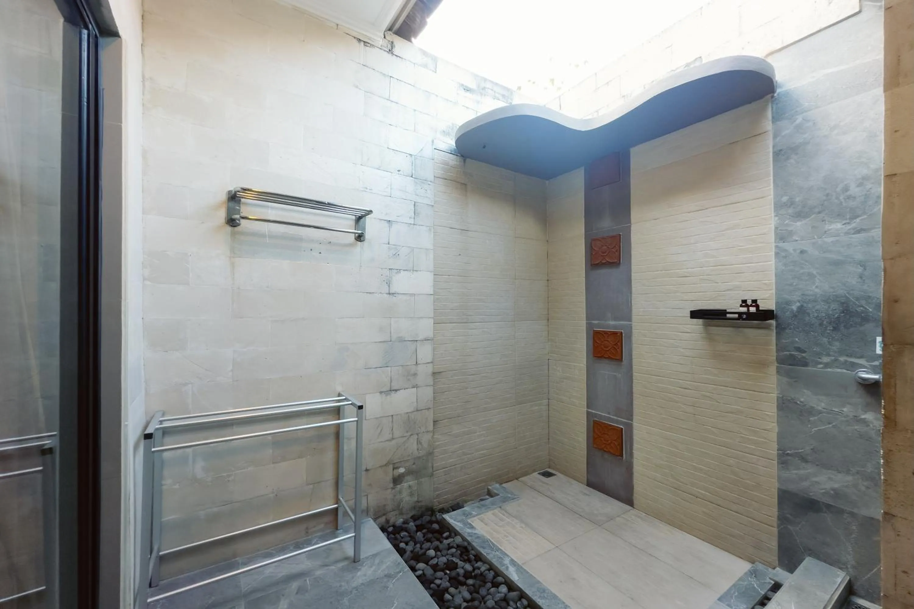 Shower in Lembayung Sari Homestay