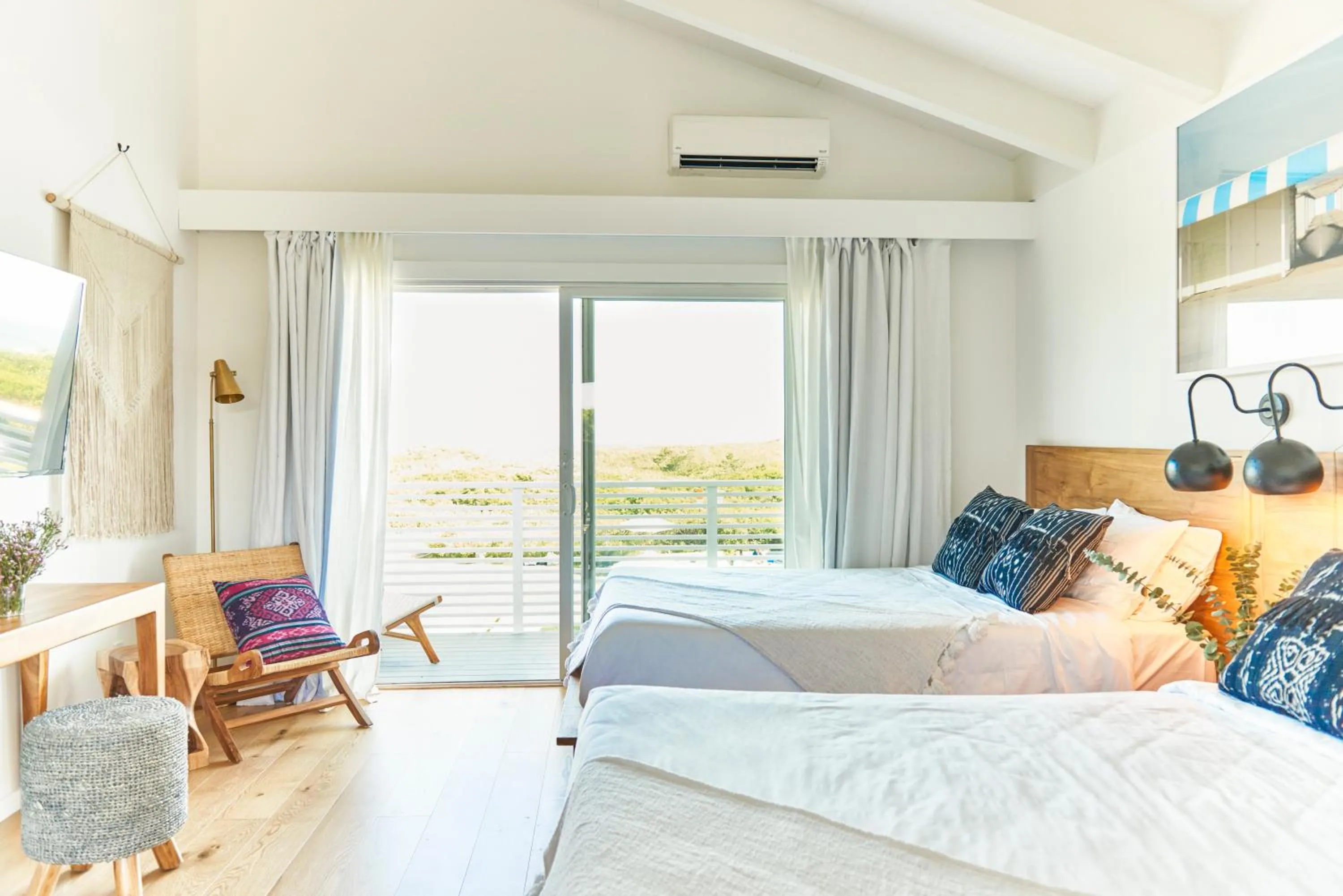 Sea view, Bed in Hero Beach Club