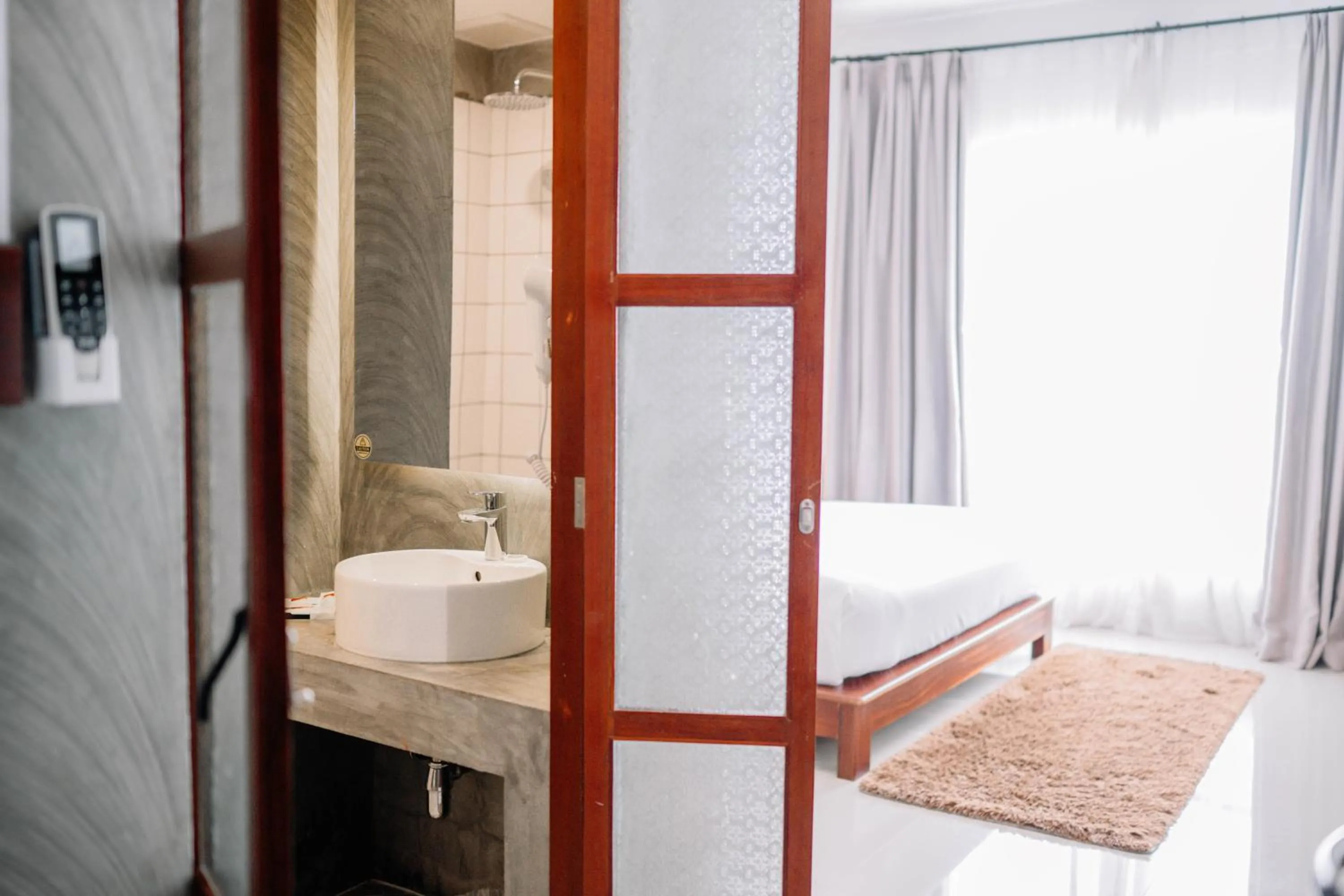 Bathroom, Bed in S 2 Modern Boutique Hotel